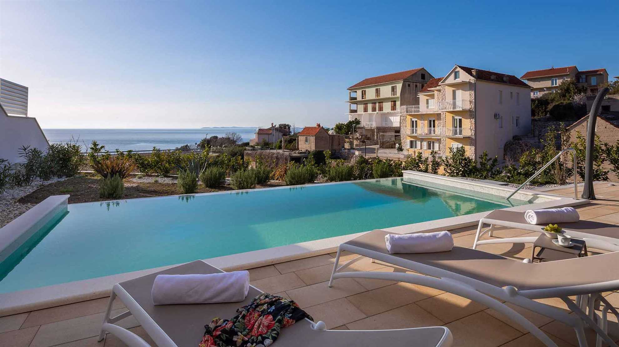 Luxurious holiday home by the beach