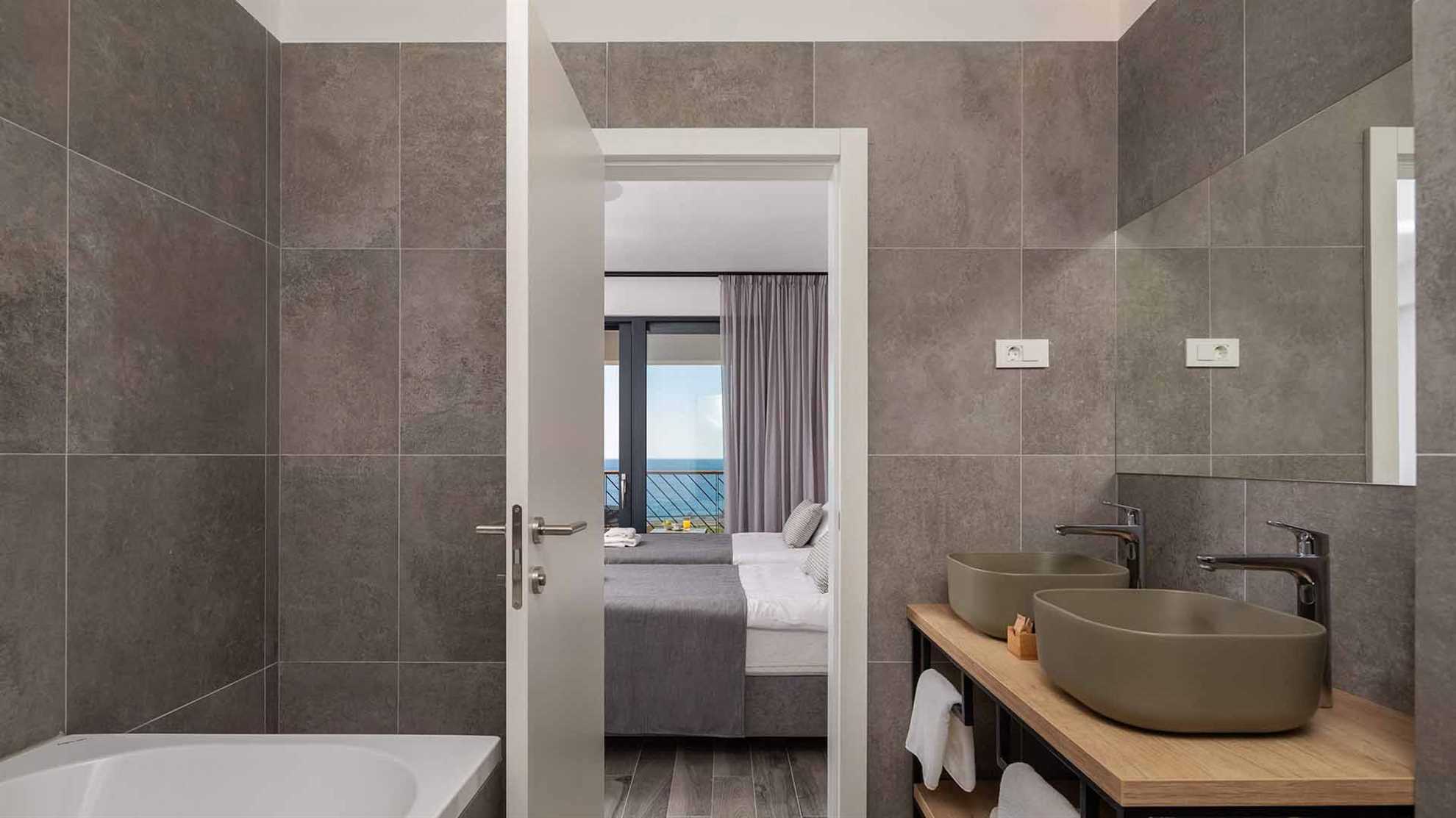 Luxurious holiday home by the beach