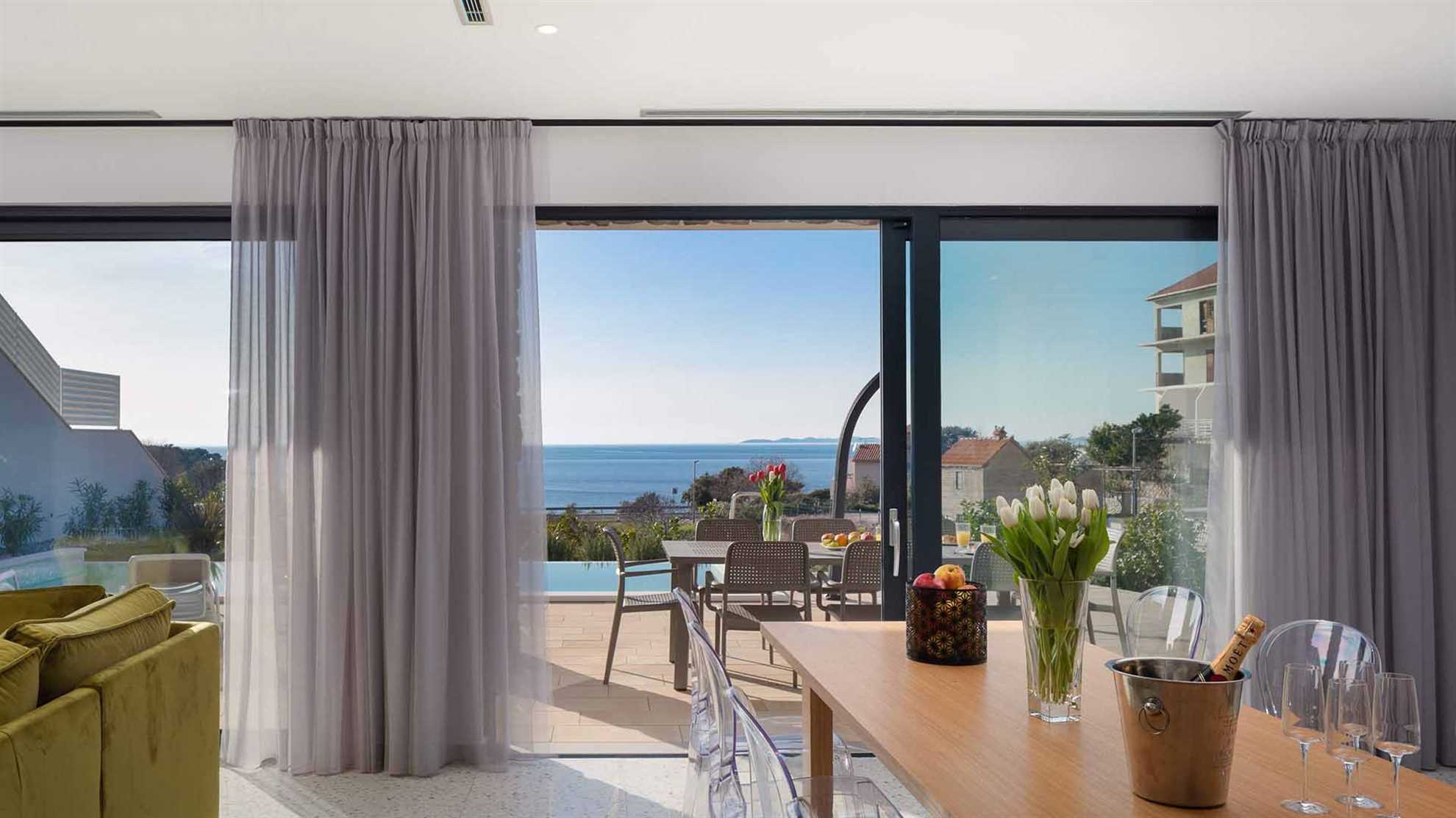 Luxurious holiday home by the beach