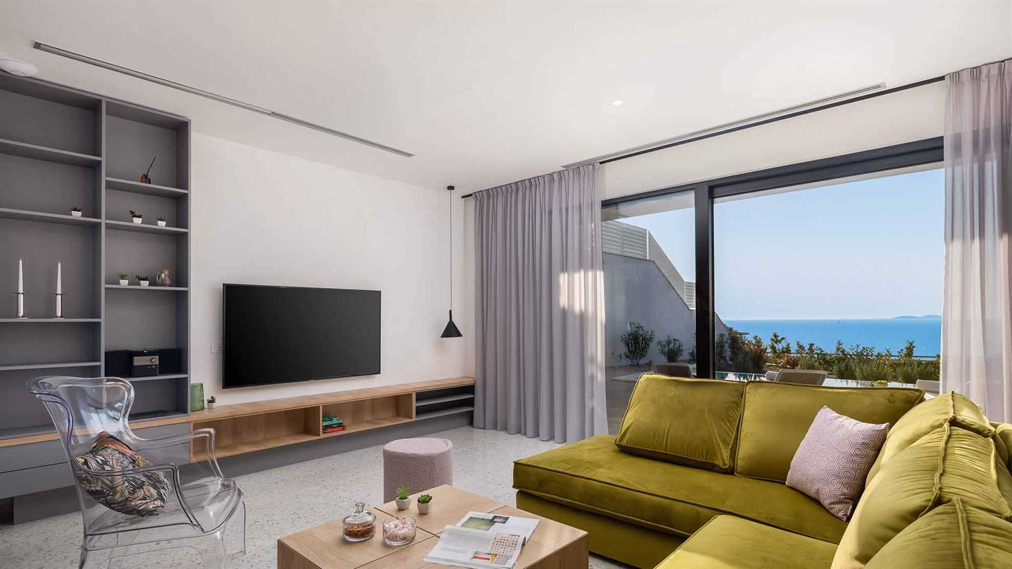 Luxurious holiday home by the beach