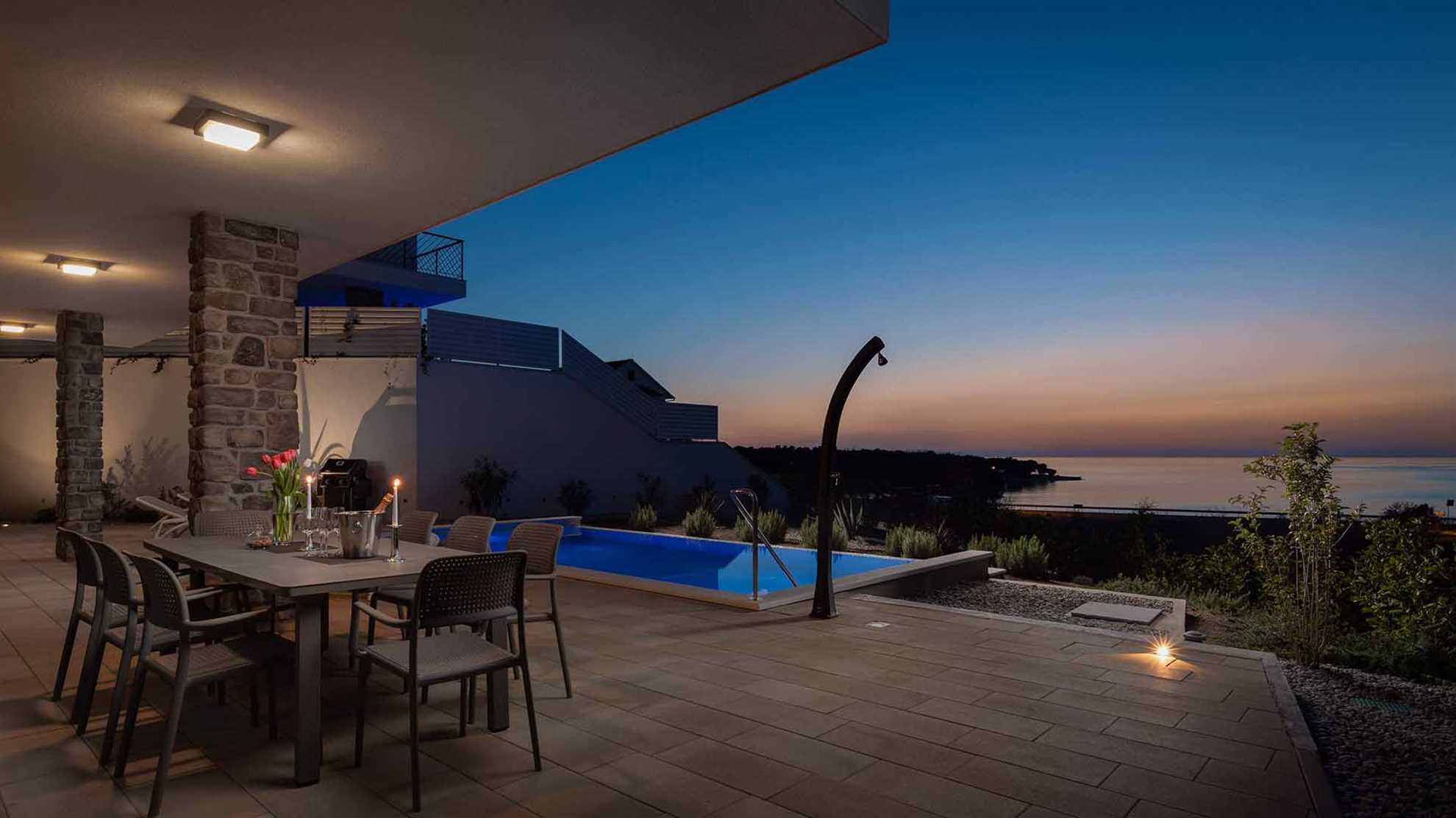 Luxurious holiday home by the beach