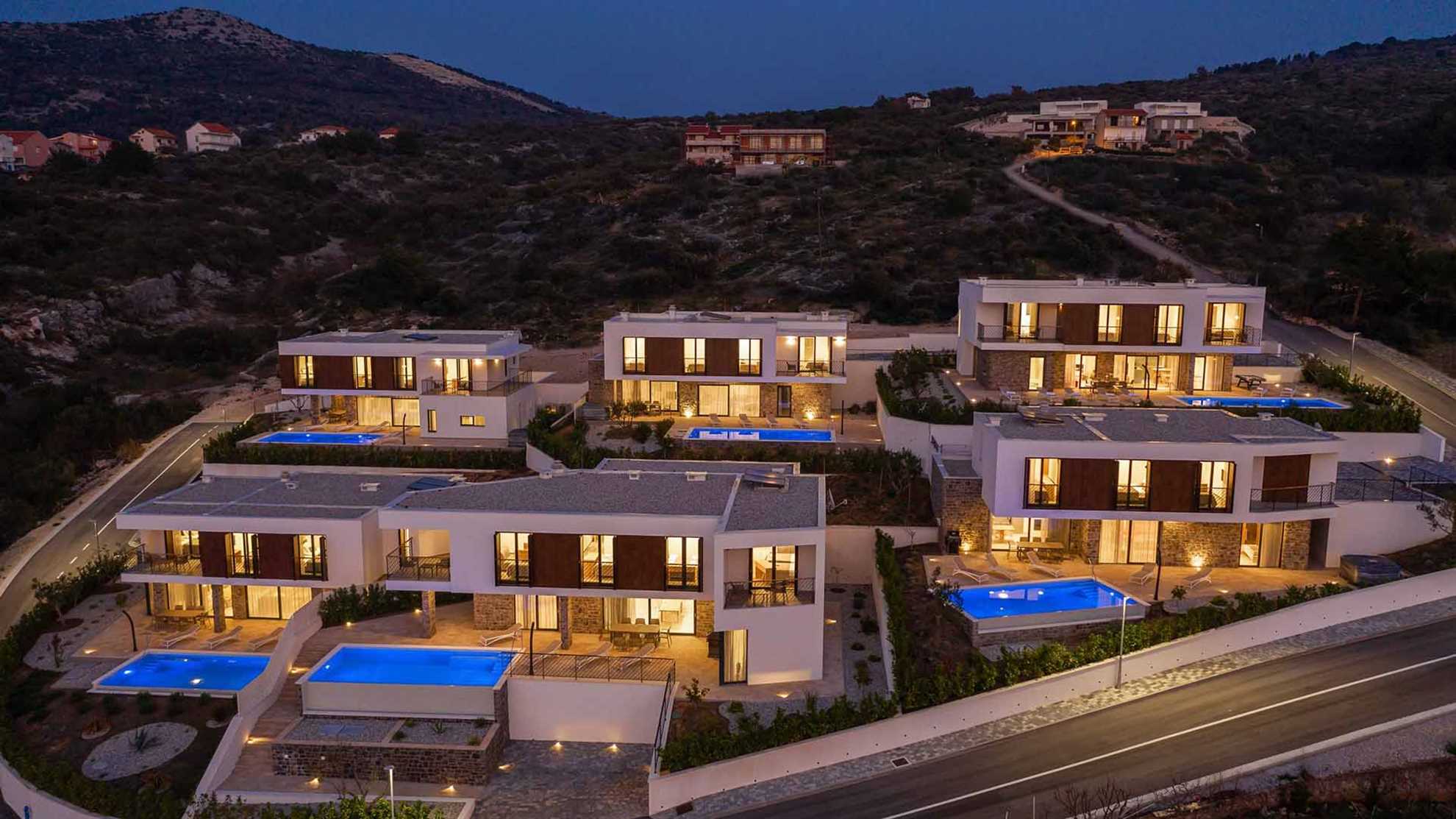 Luxurious holiday home by the beach