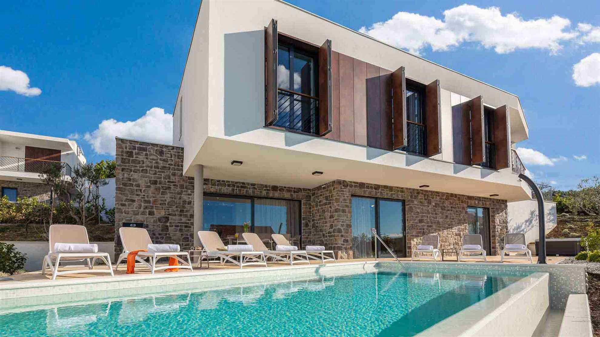 Luxurious villa with sauna and outdoor jacuzzi