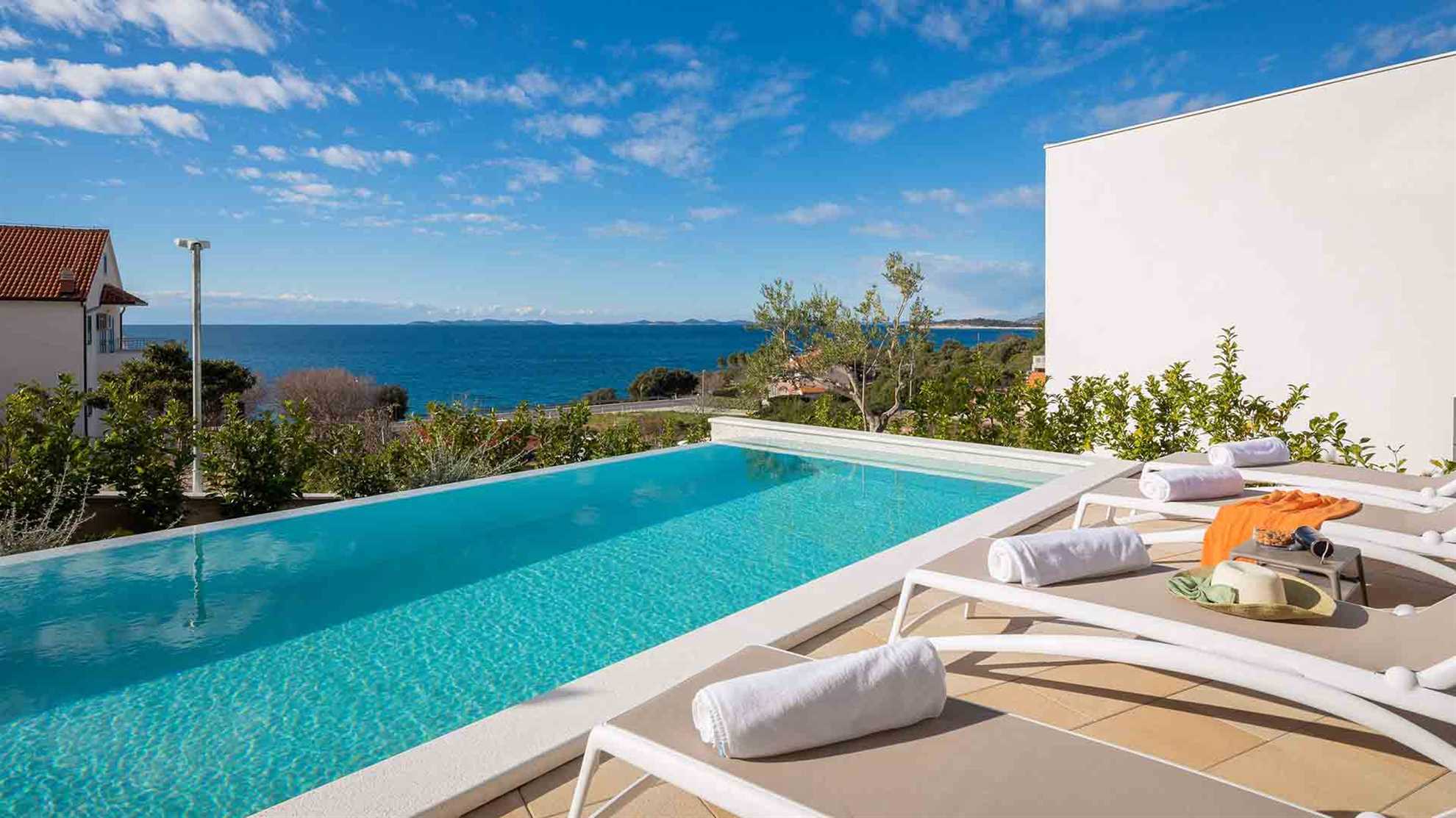 Luxurious villa with sauna and outdoor jacuzzi