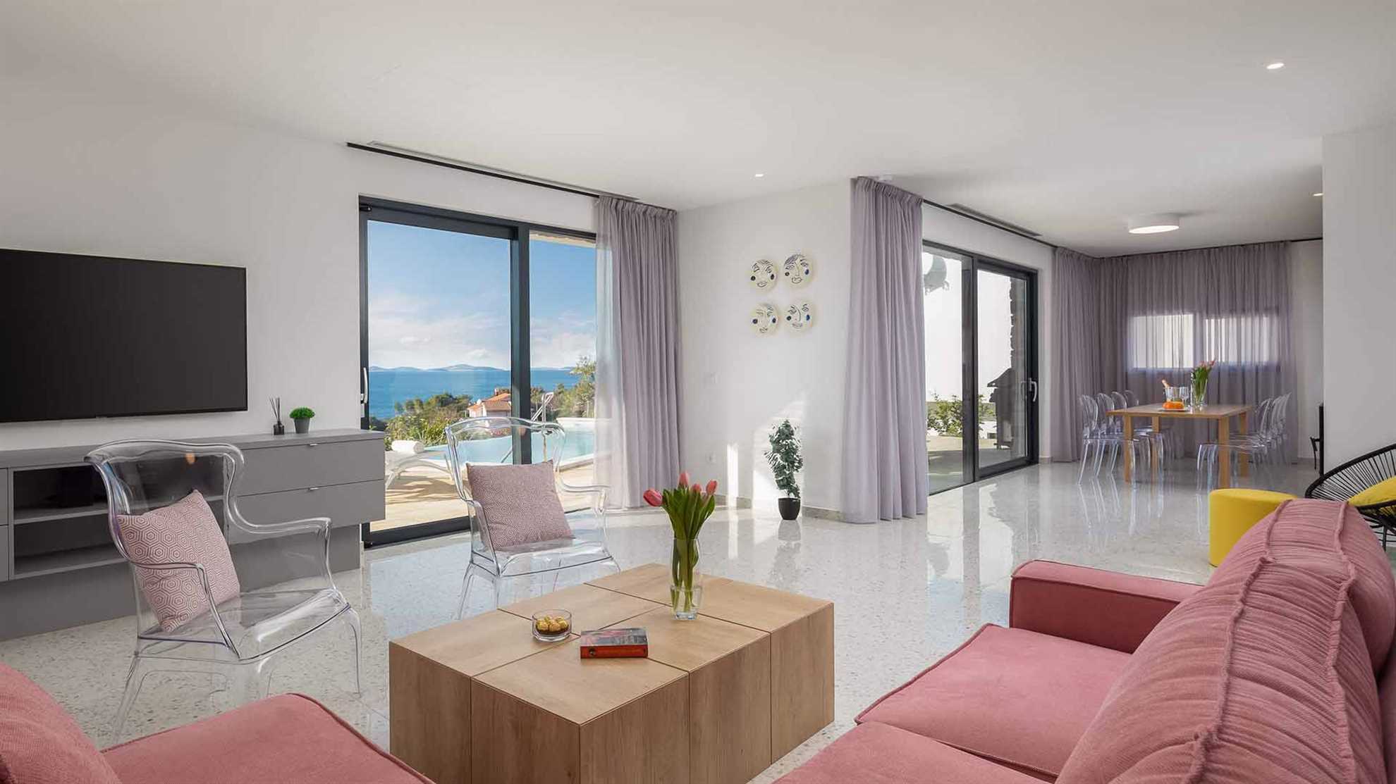 Luxurious villa with sauna and outdoor jacuzzi