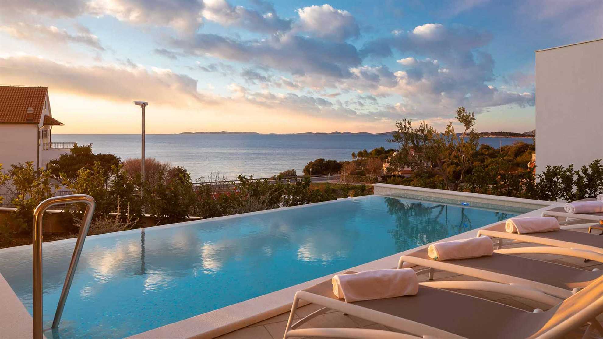Luxurious villa with sauna and outdoor jacuzzi