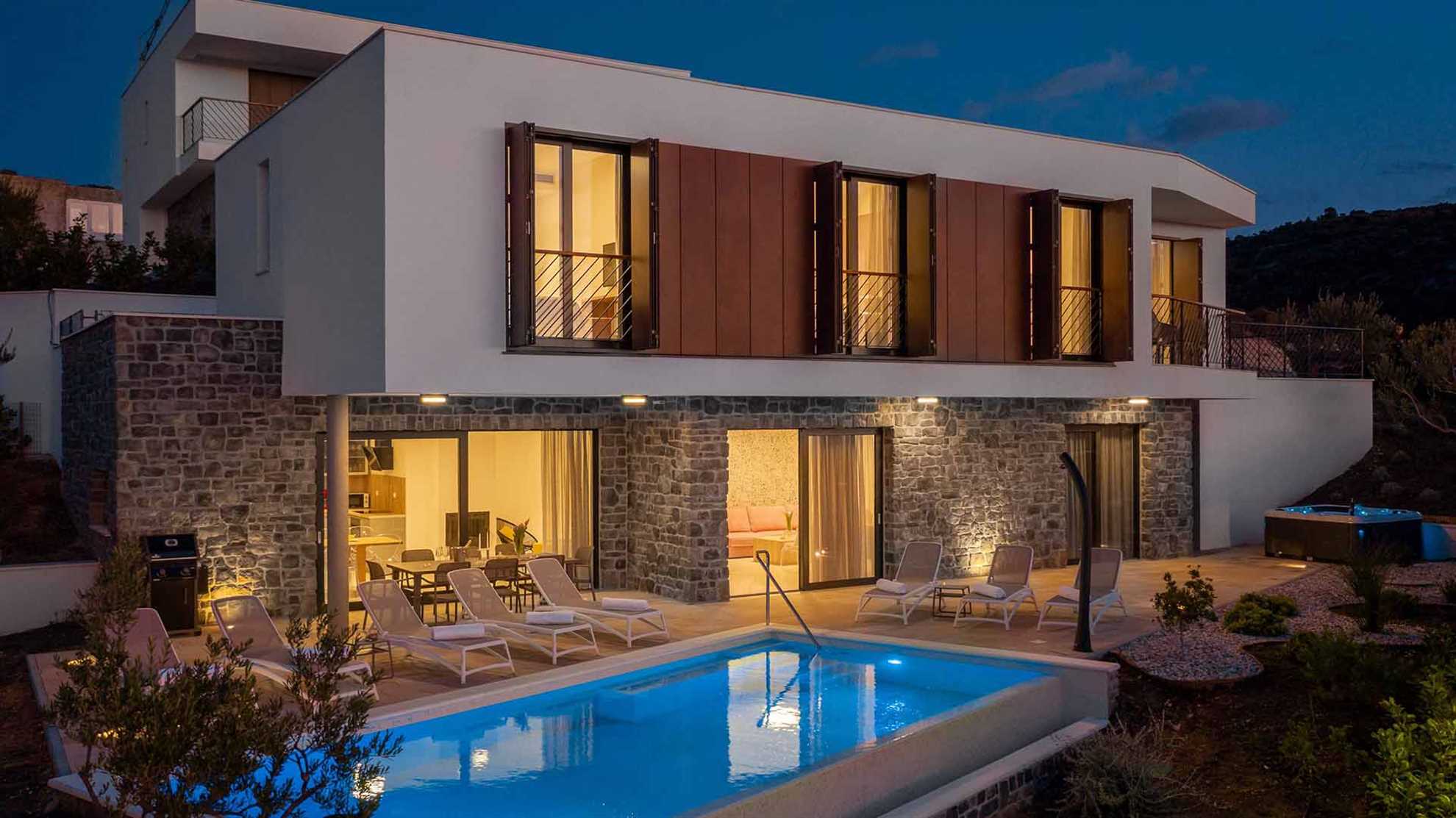 Luxurious villa with sauna and outdoor jacuzzi