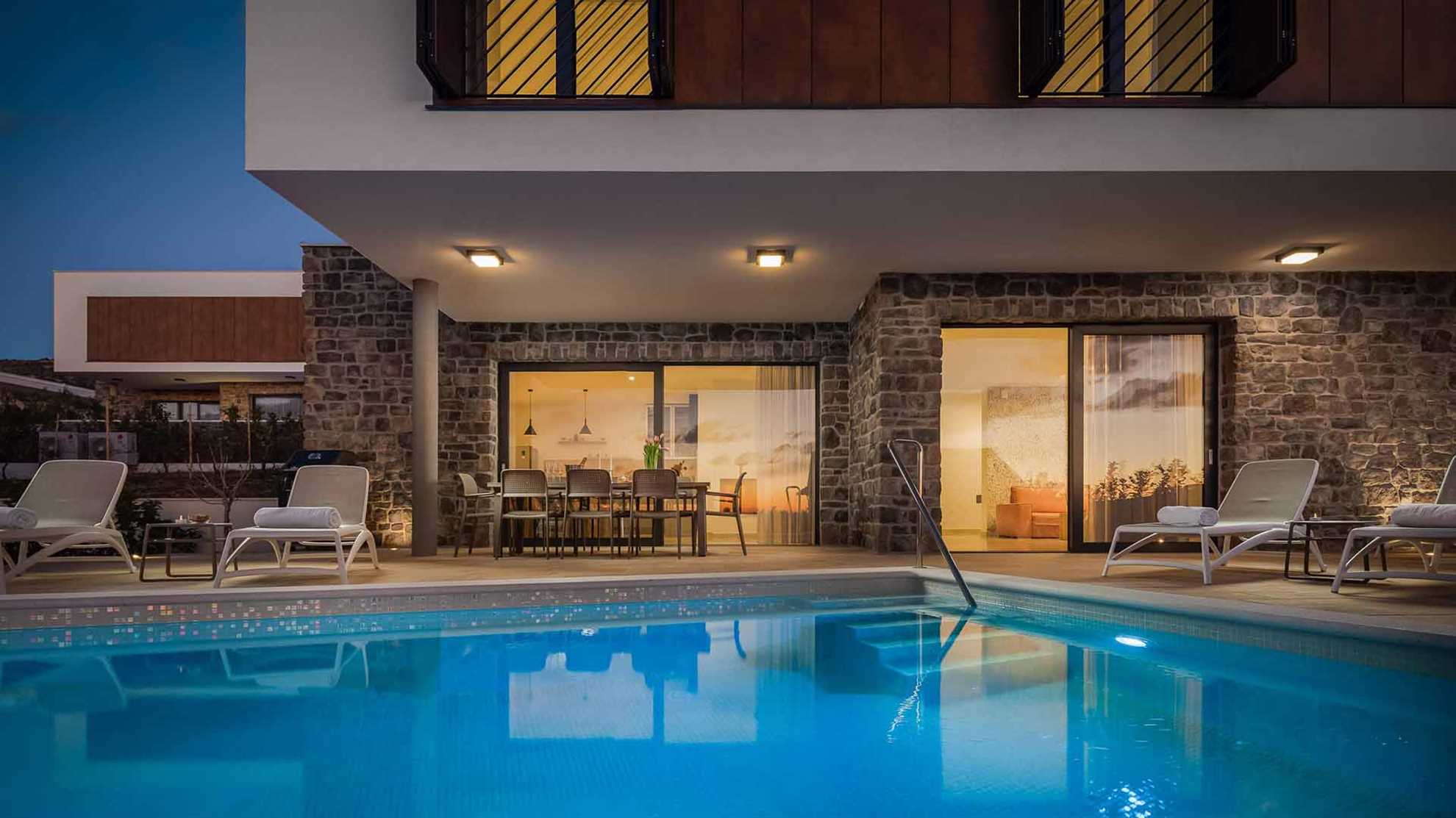 Luxurious villa with sauna and outdoor jacuzzi