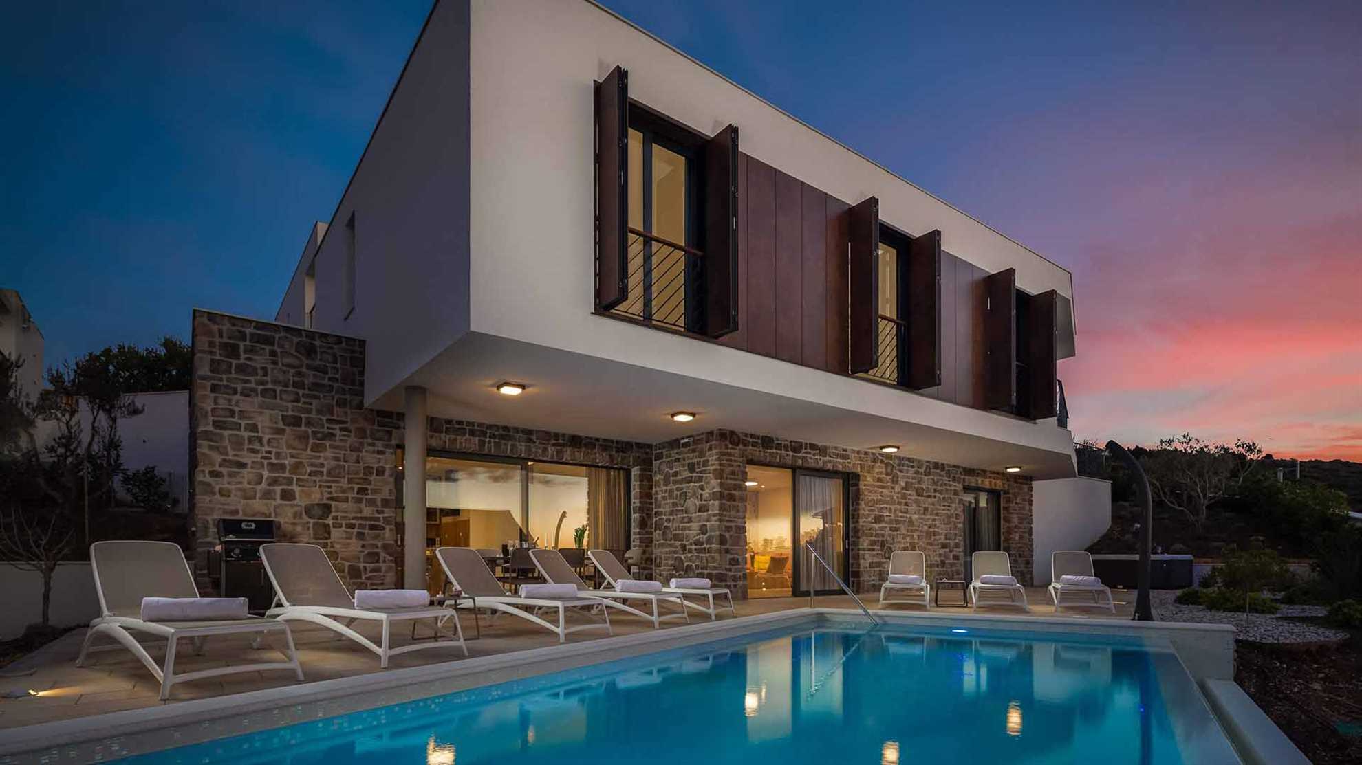 Luxurious villa with sauna and outdoor jacuzzi