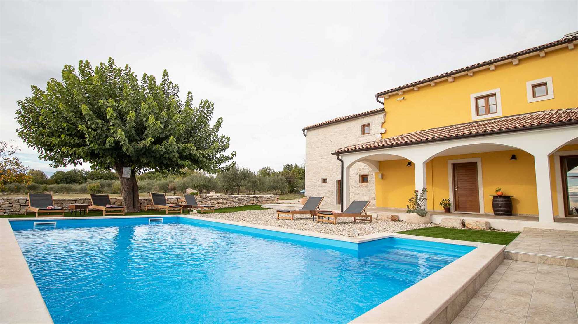 Rustical countryside villa with swimming pool