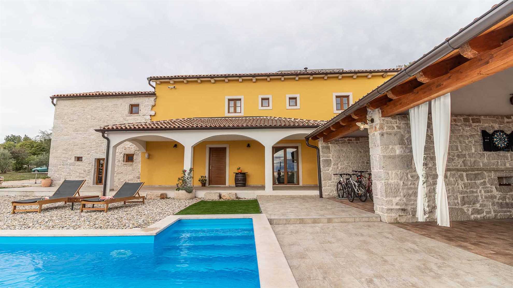 Rustical countryside villa with swimming pool