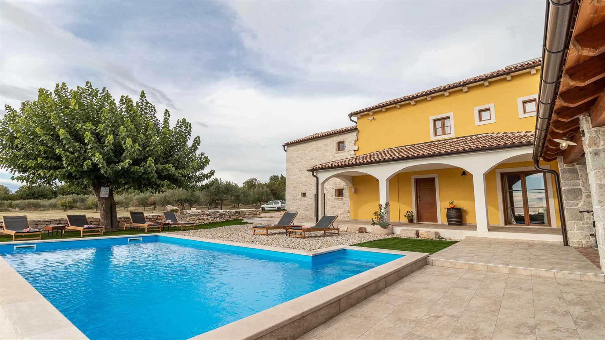 Rustical countryside villa with swimming pool