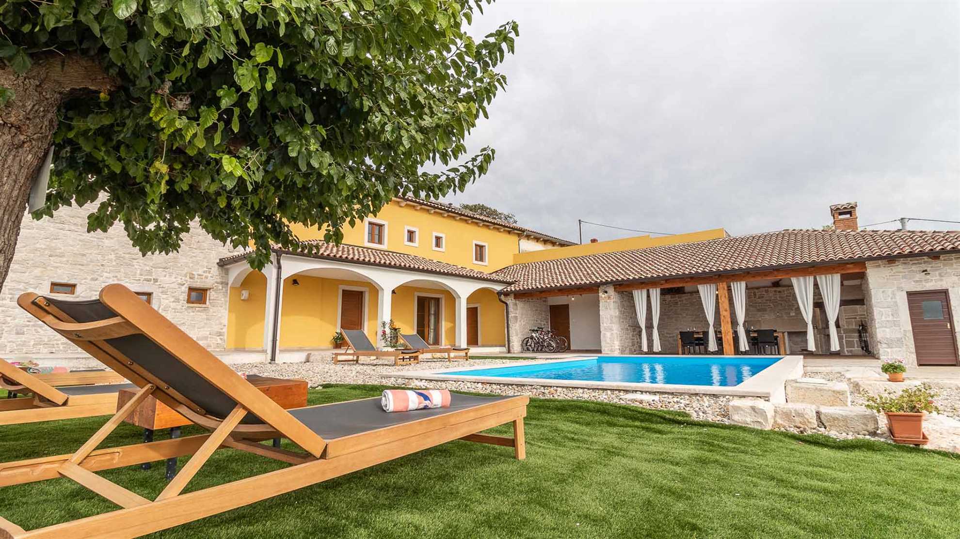 Rustical countryside villa with swimming pool