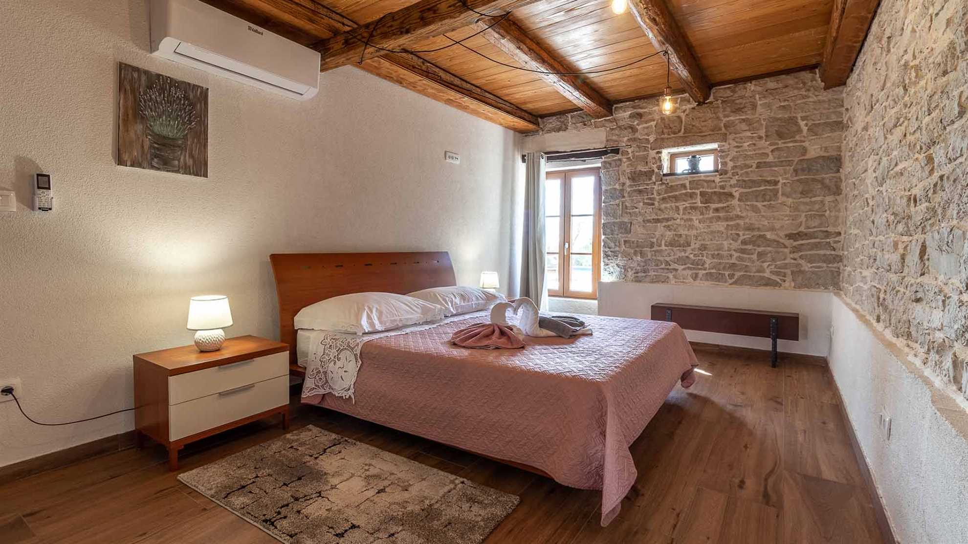 Rustical countryside villa with swimming pool