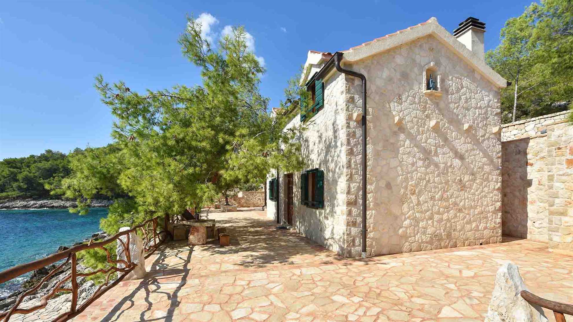Beautiful rustic stone villa on the island of Hvar
