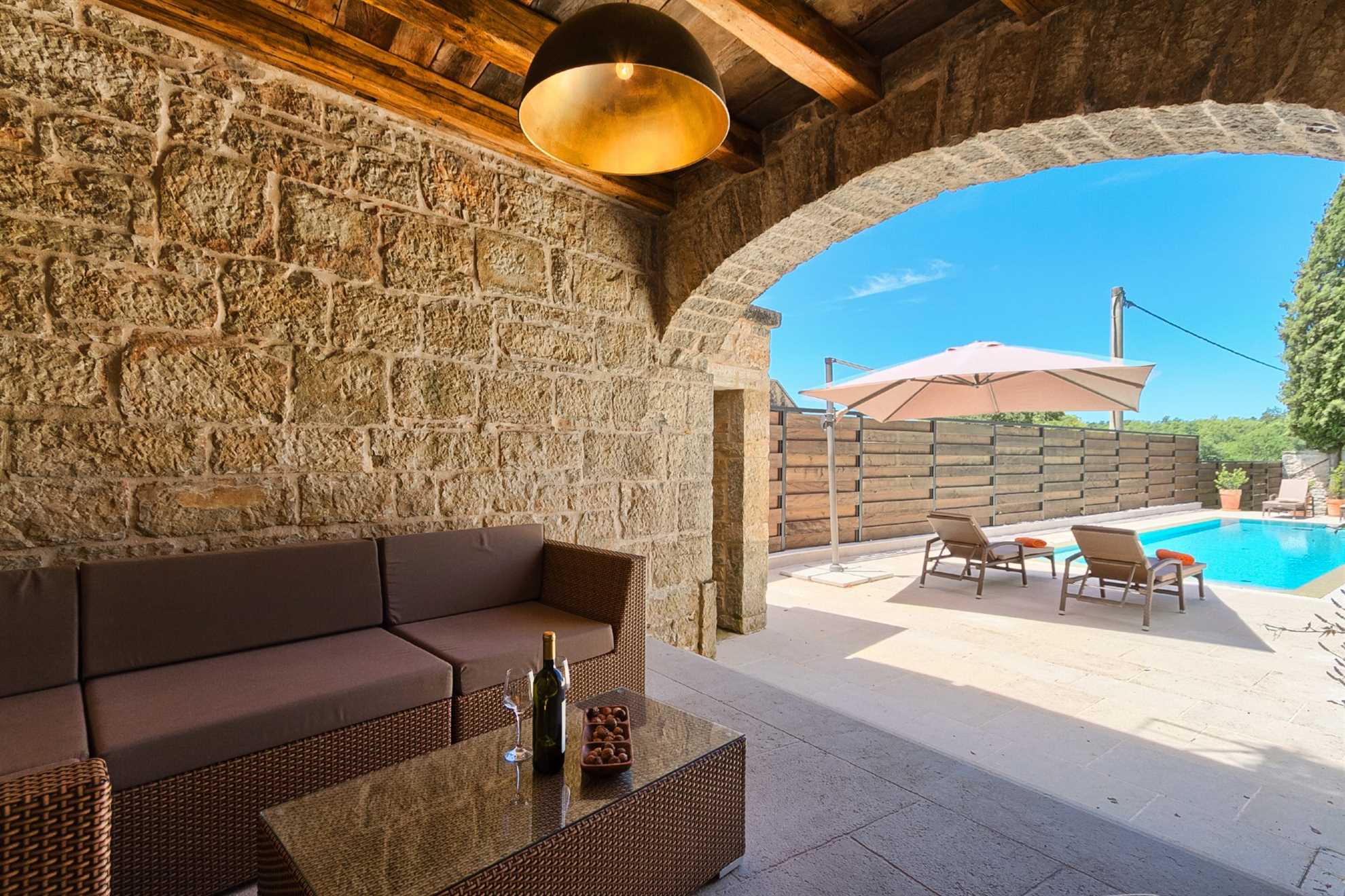 Heritage villa with a pool and bicycles