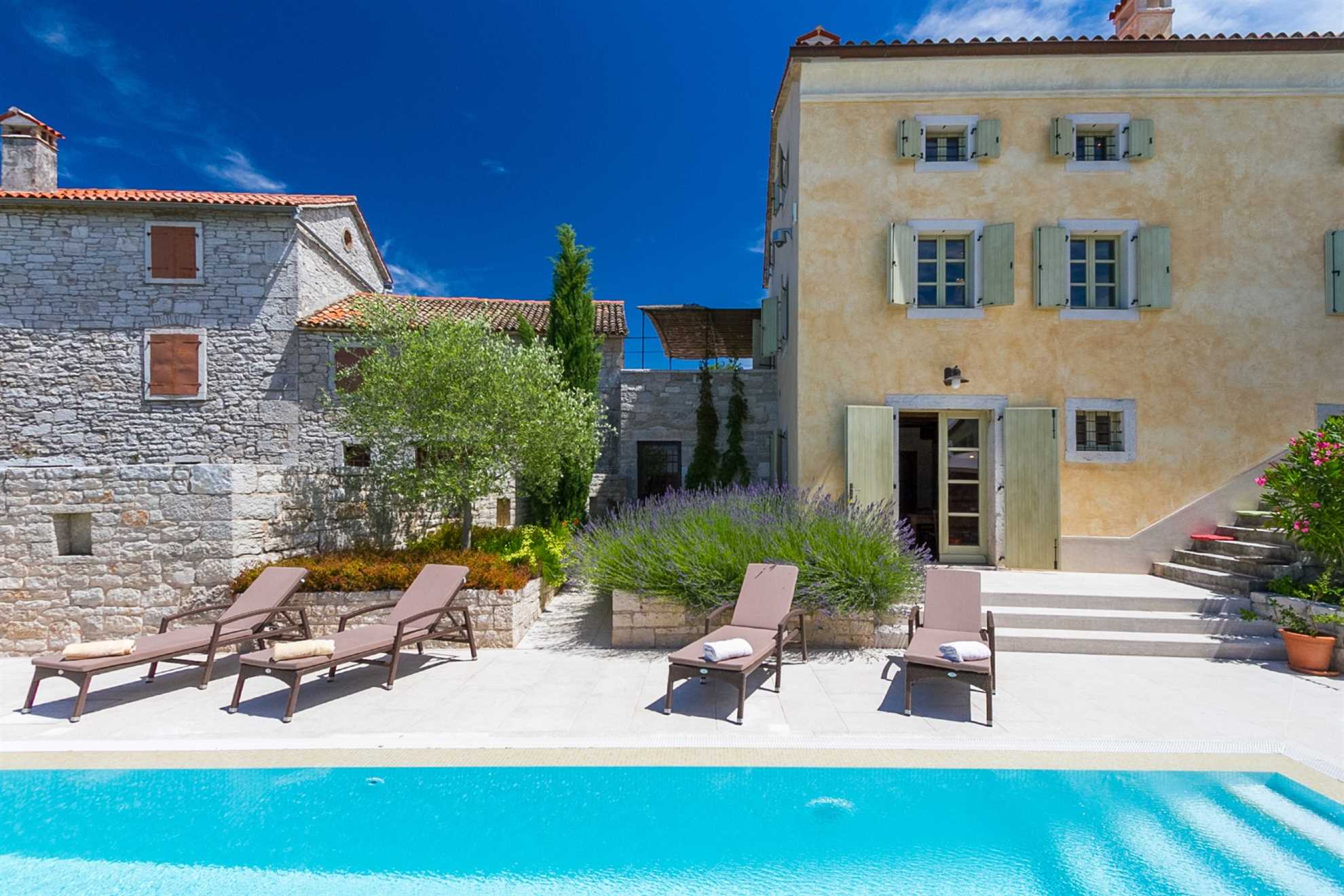 Heritage villa with a pool and bicycles