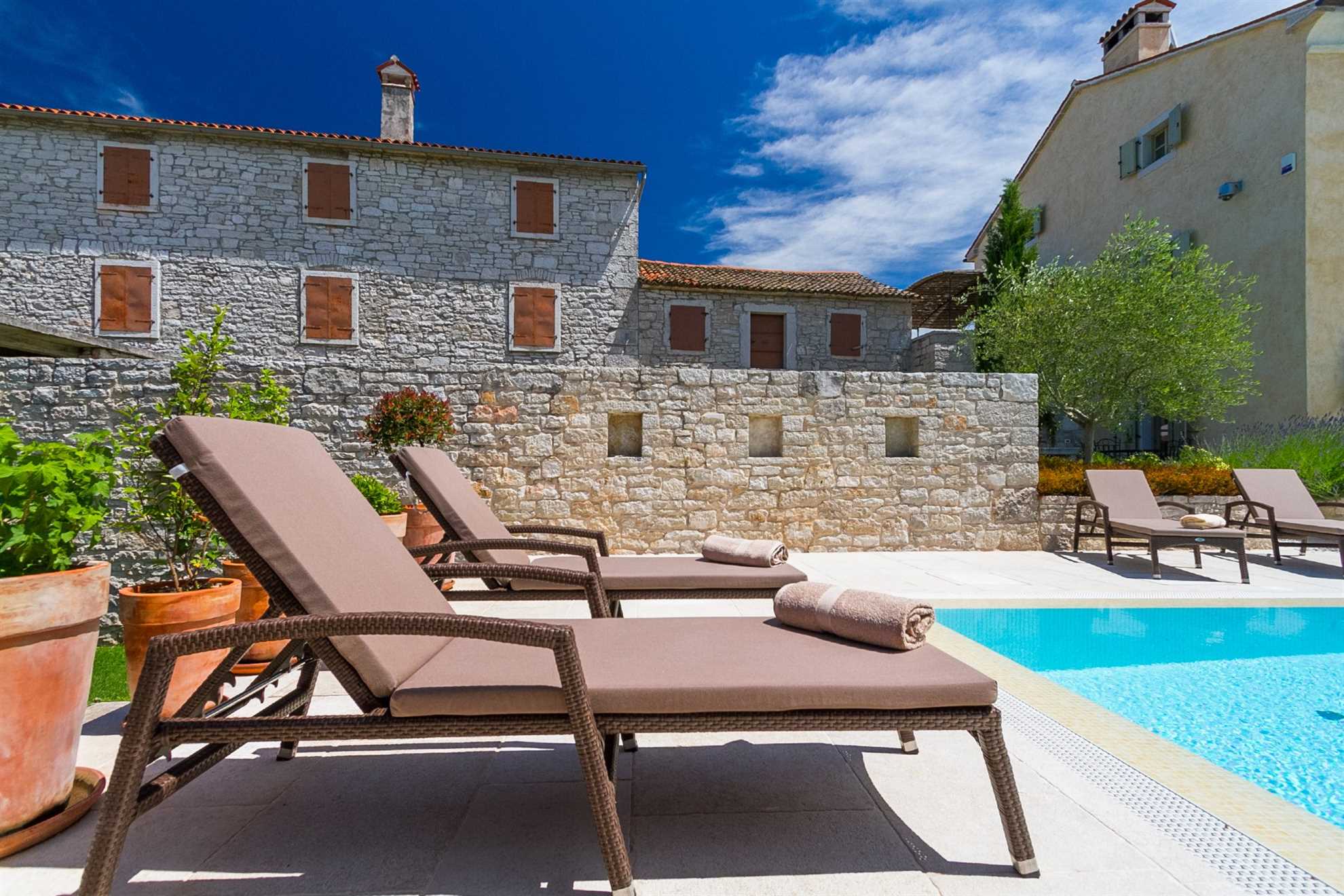 Heritage villa with a pool and bicycles