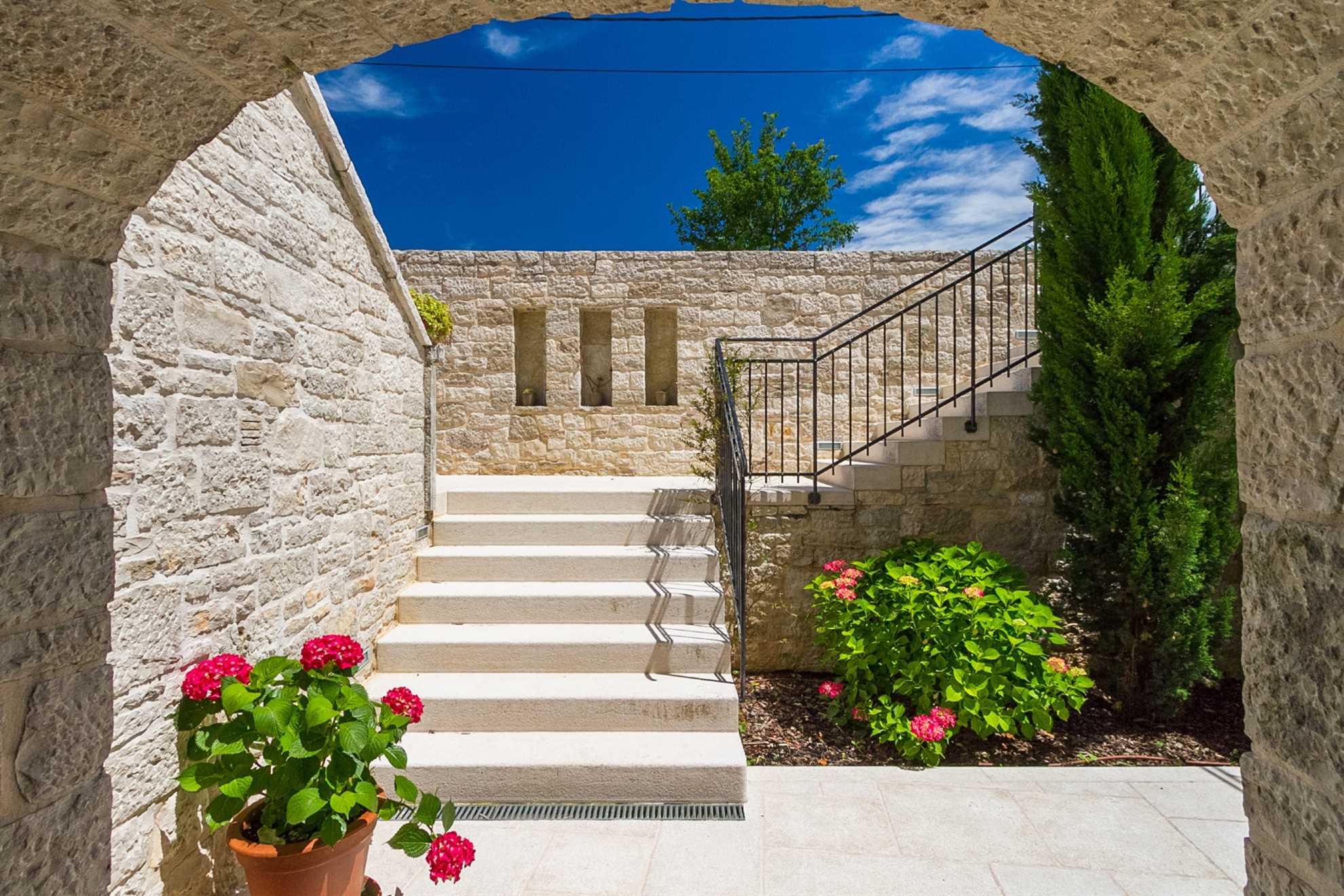 Heritage villa with a pool and bicycles