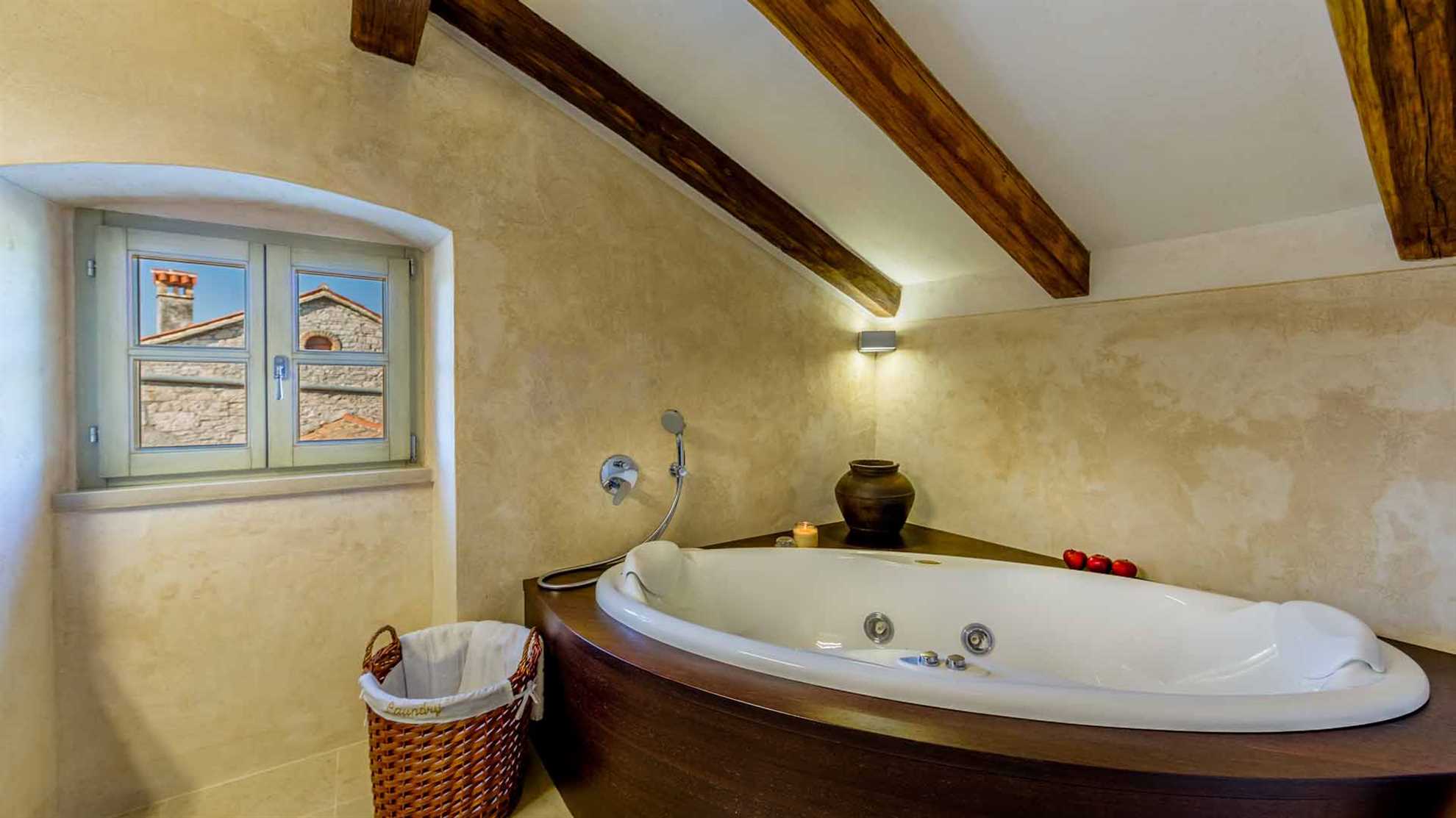 Heritage villa with a pool and bicycles