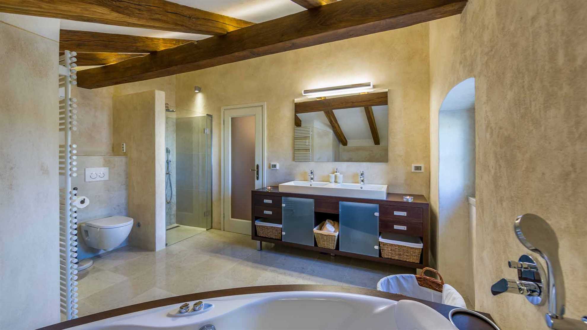 Heritage villa with a pool and bicycles