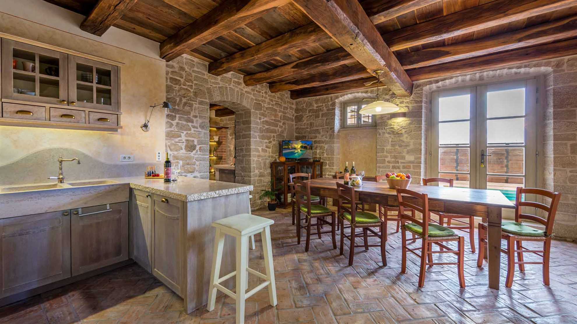 Heritage villa with a pool and bicycles