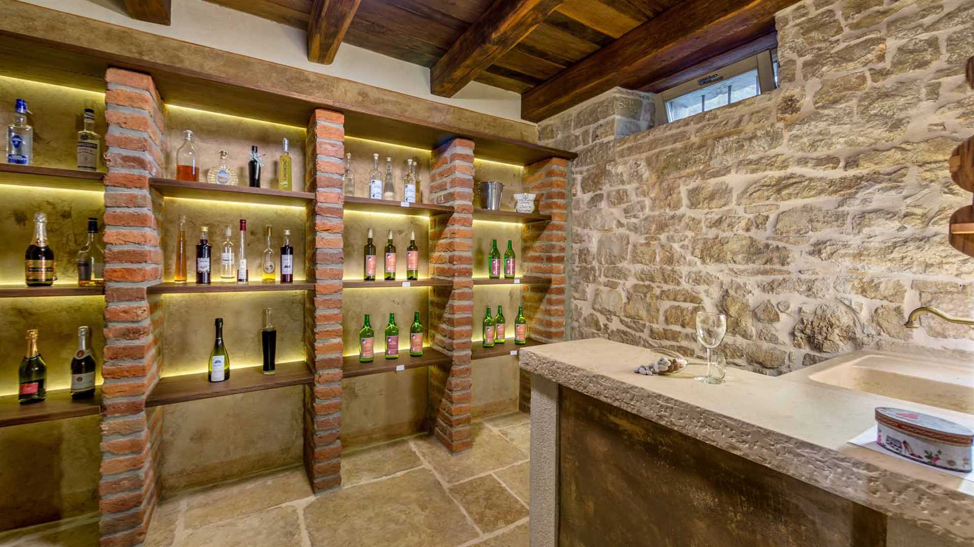 Heritage villa with a pool and bicycles