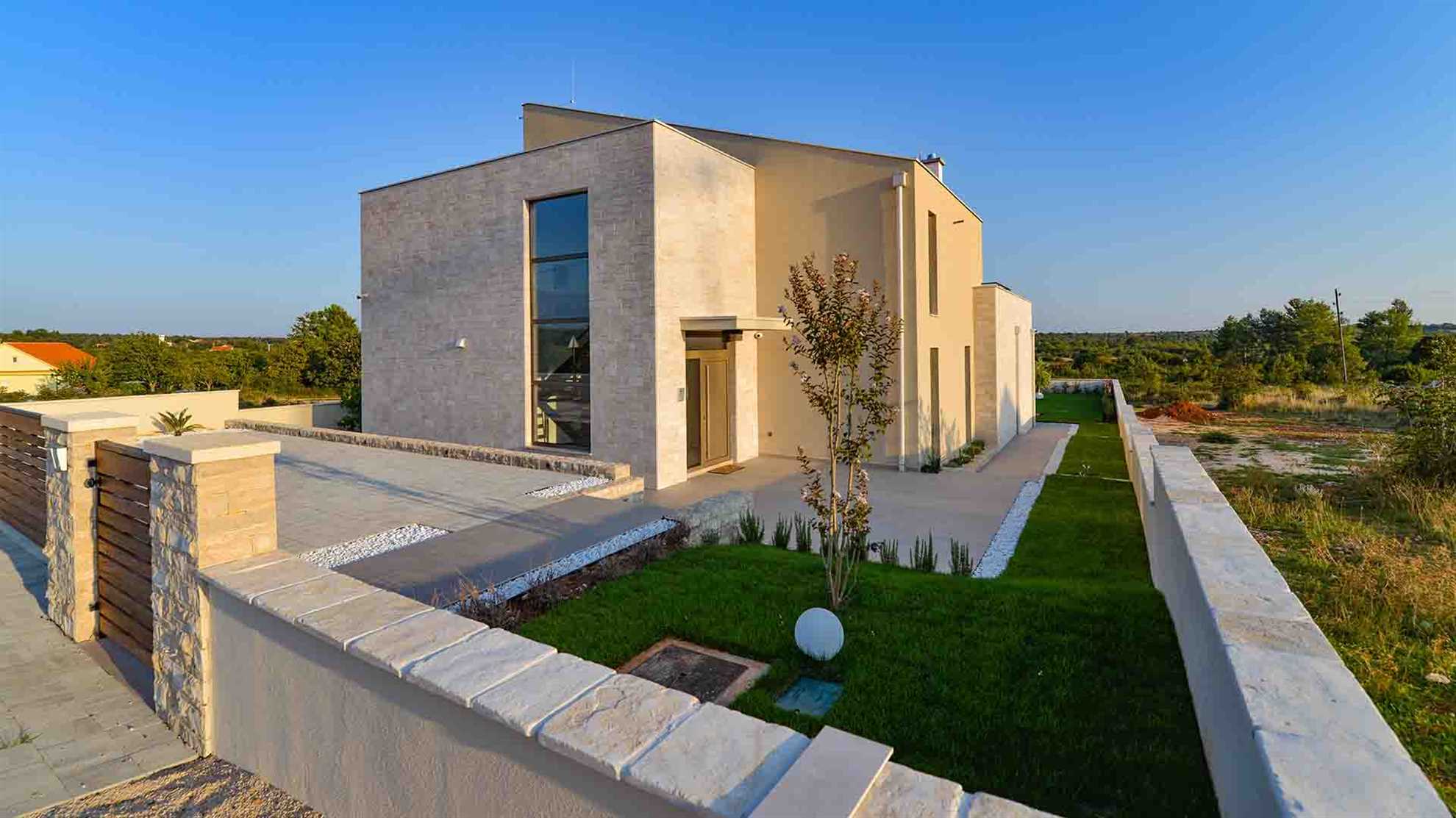 A modern villa in Nin area with sauna and a gym