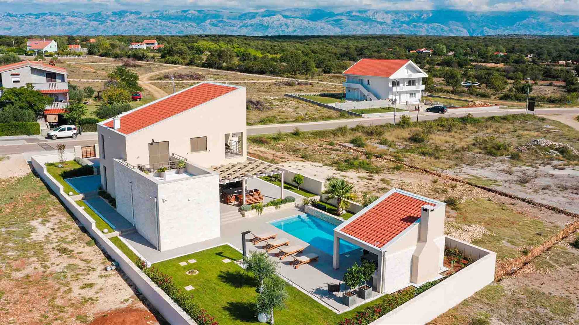 A modern villa in Nin area with sauna and a gym