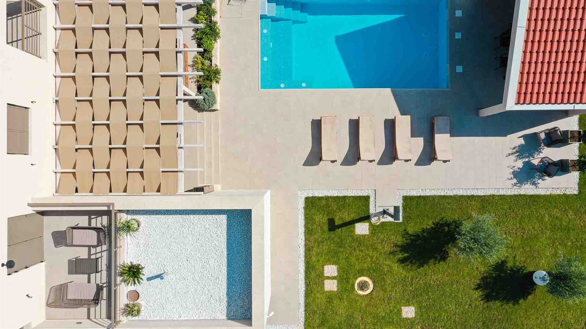A modern villa in Nin area with sauna and a gym