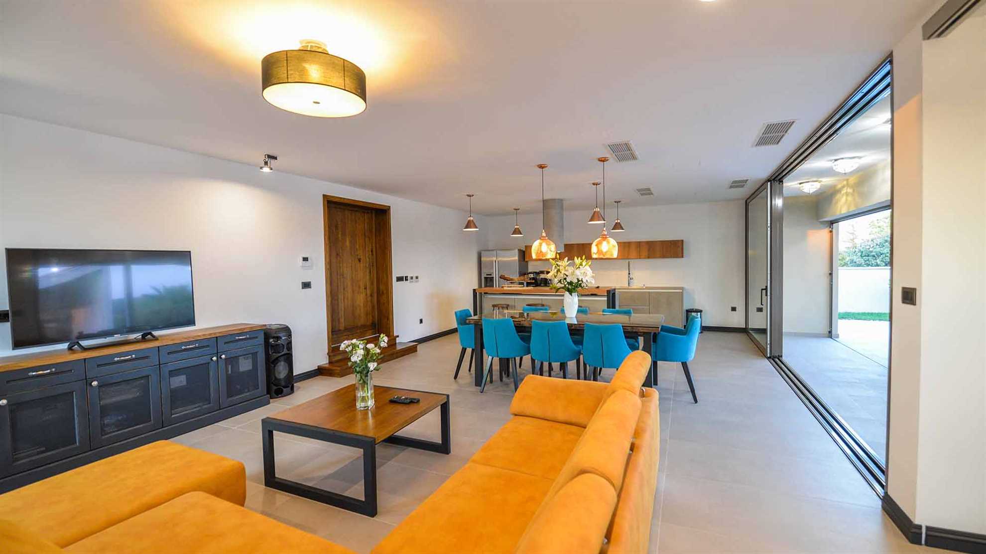 A modern villa in Nin area with sauna and a gym