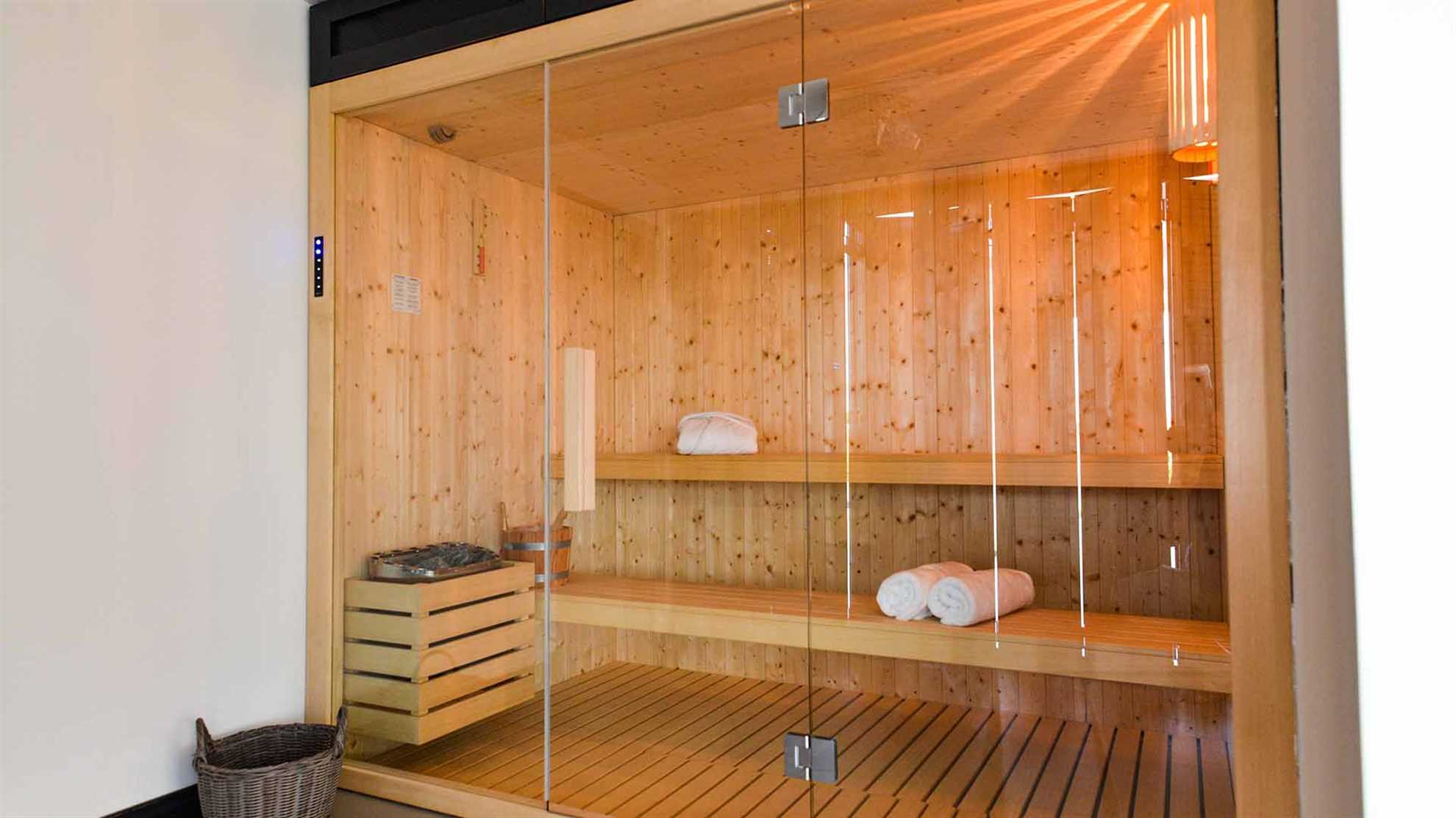 A modern villa in Nin area with sauna and a gym