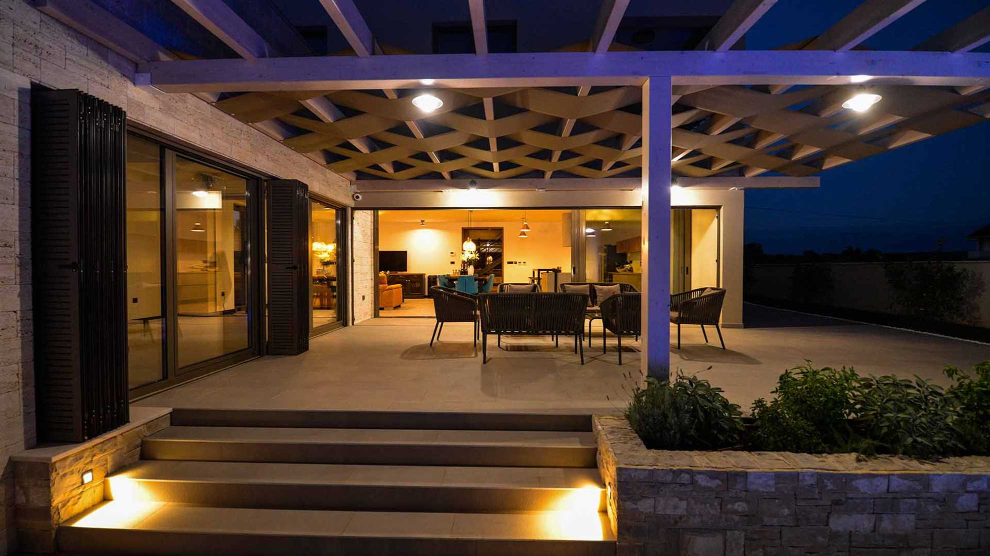A modern villa in Nin area with sauna and a gym