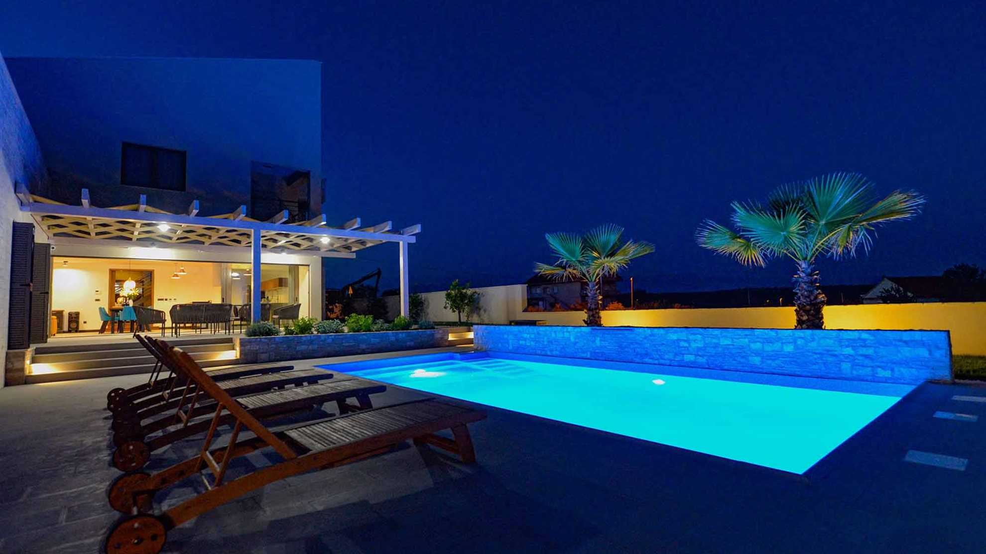 A modern villa in Nin area with sauna and a gym