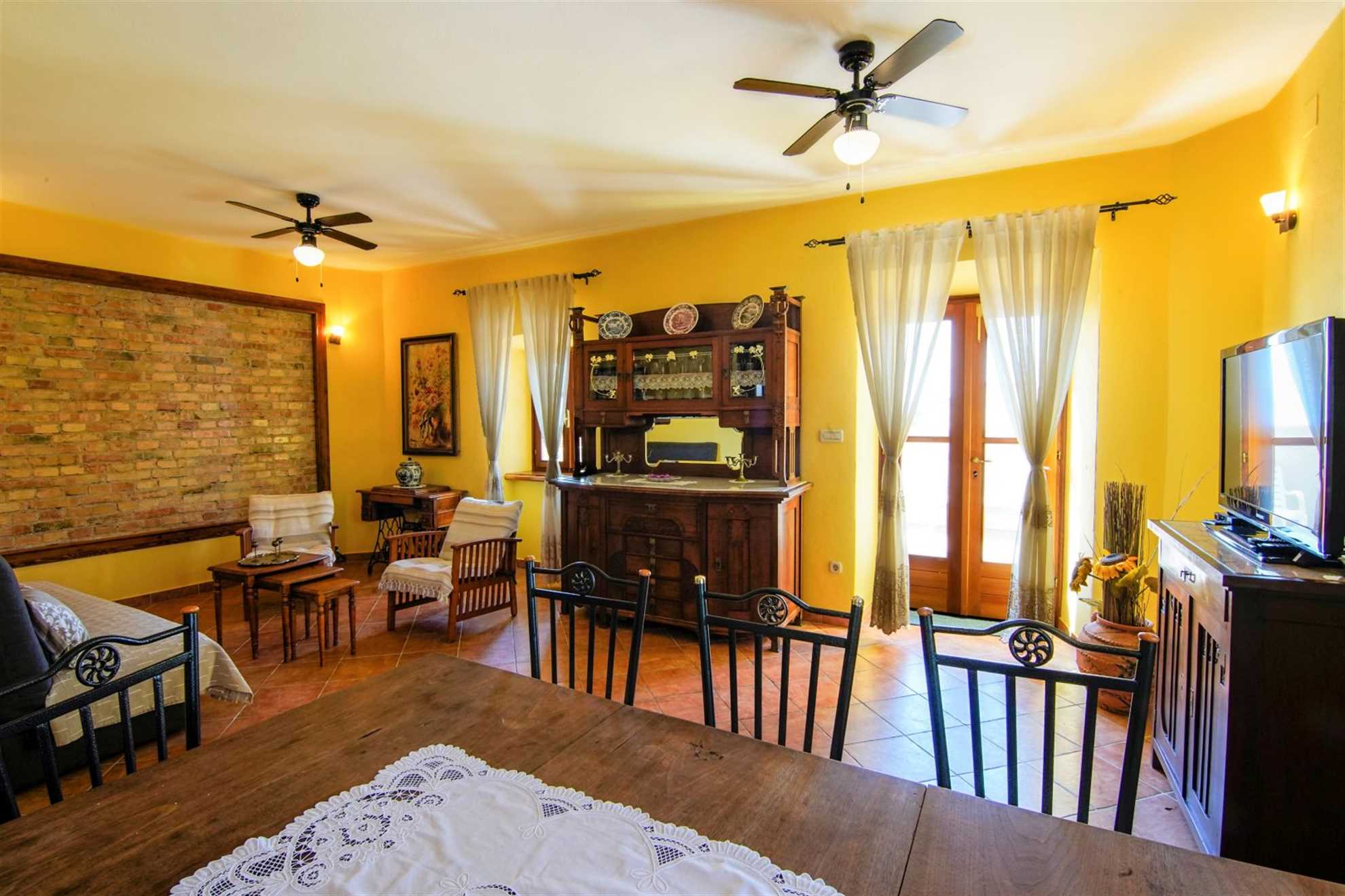 Traditional villa with swimming pool in Sumartin