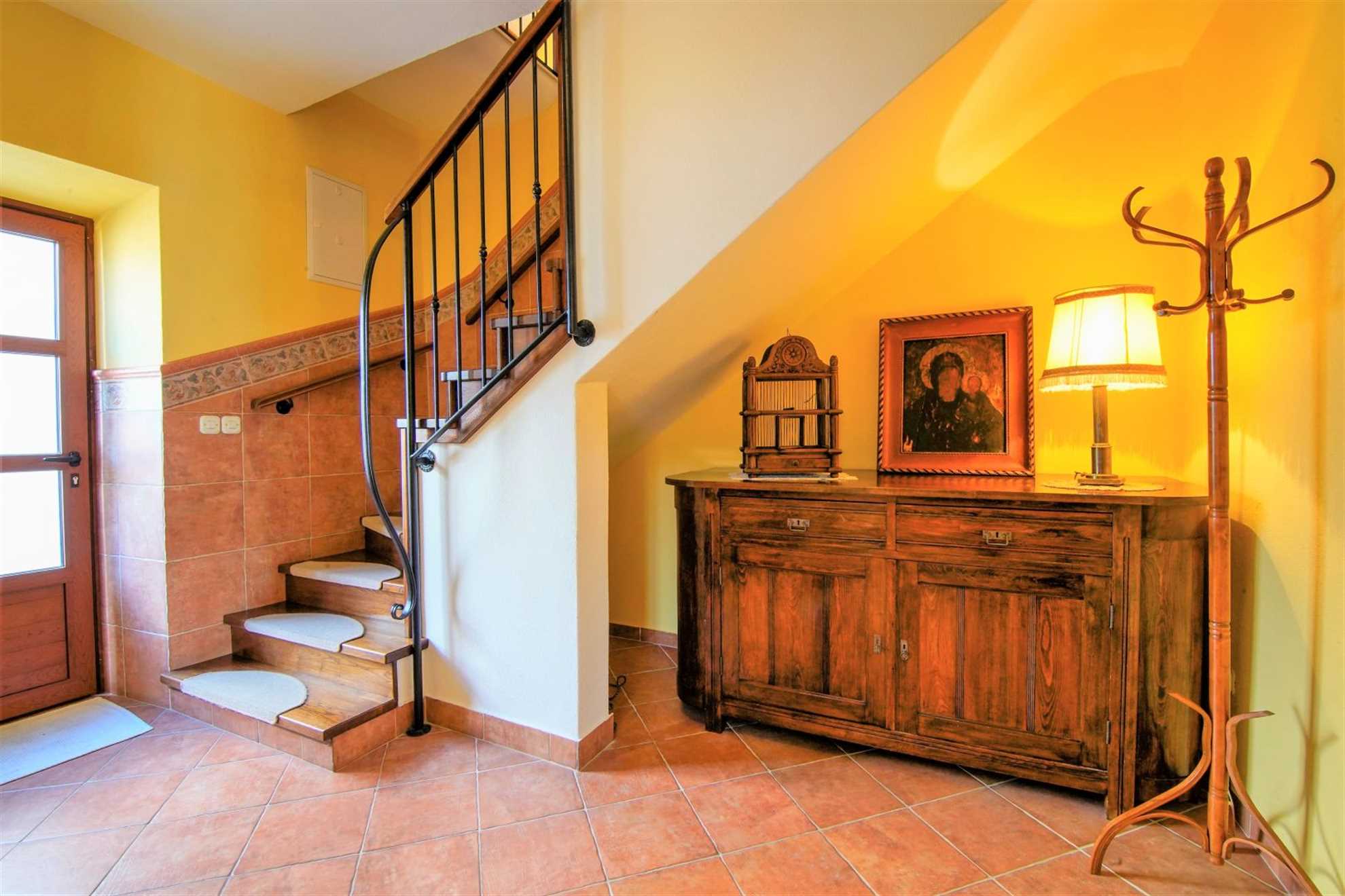 Traditional villa with swimming pool in Sumartin