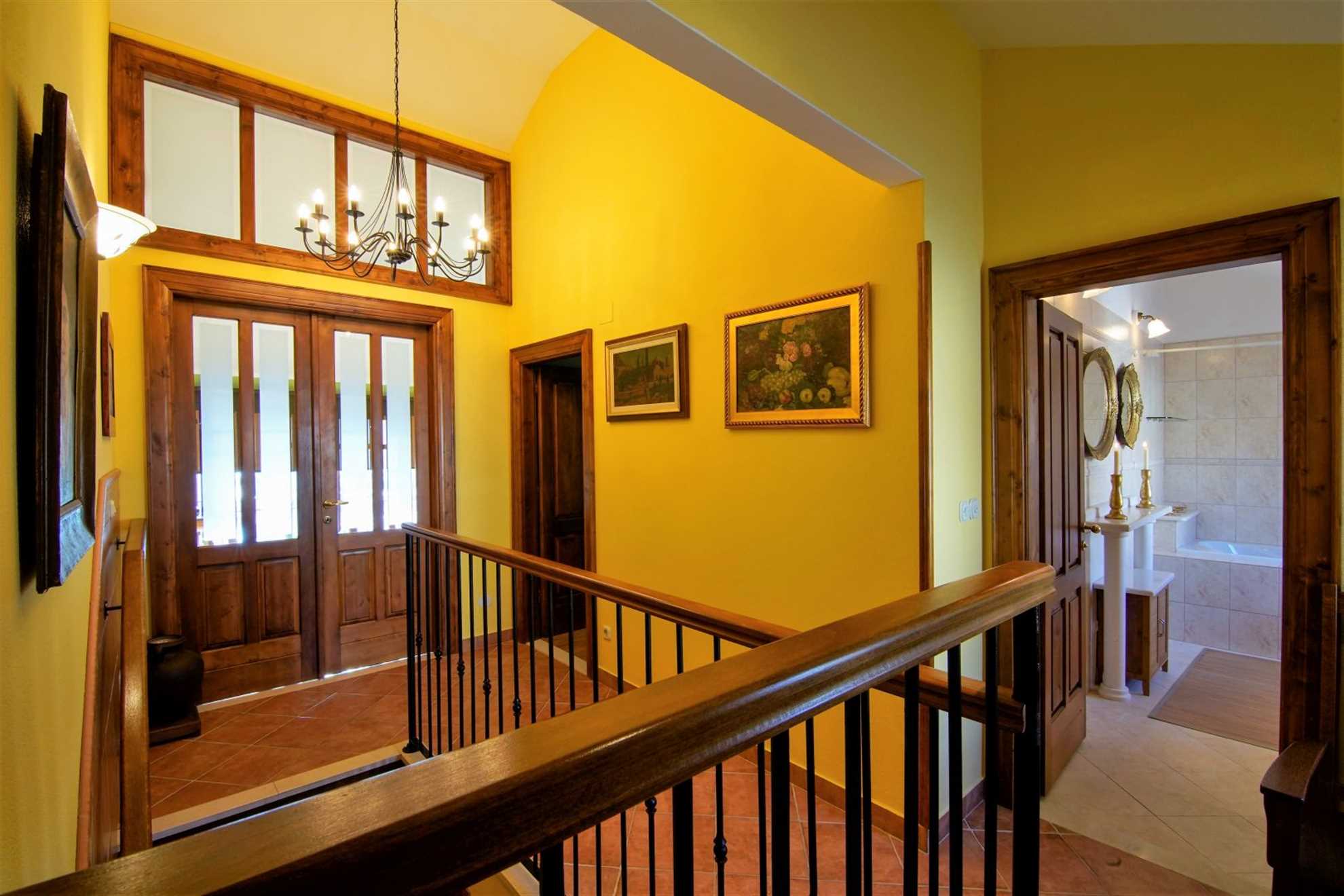 Traditional villa with swimming pool in Sumartin