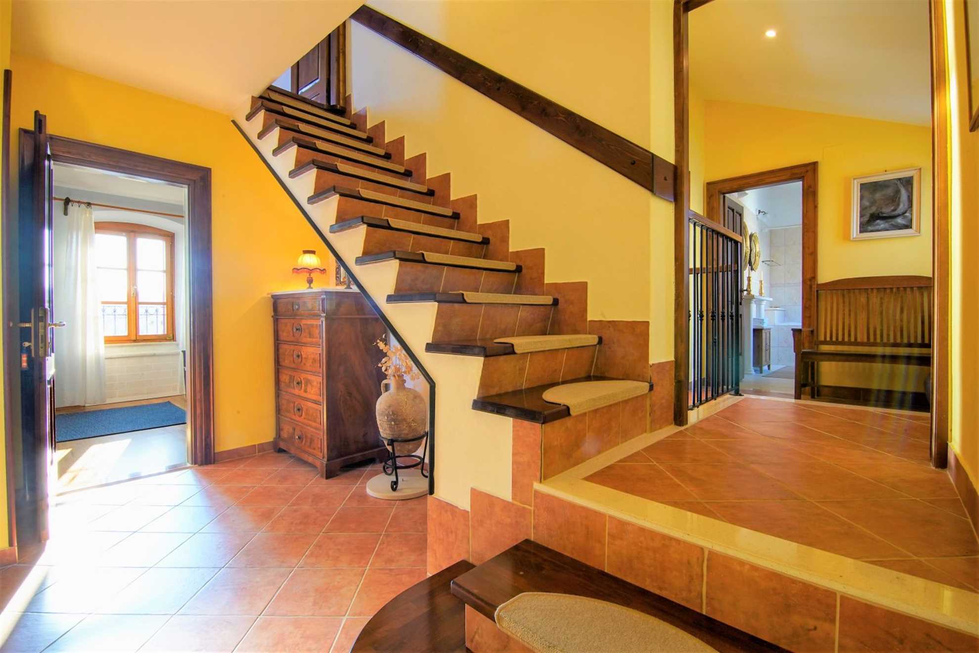 Traditional villa with swimming pool in Sumartin