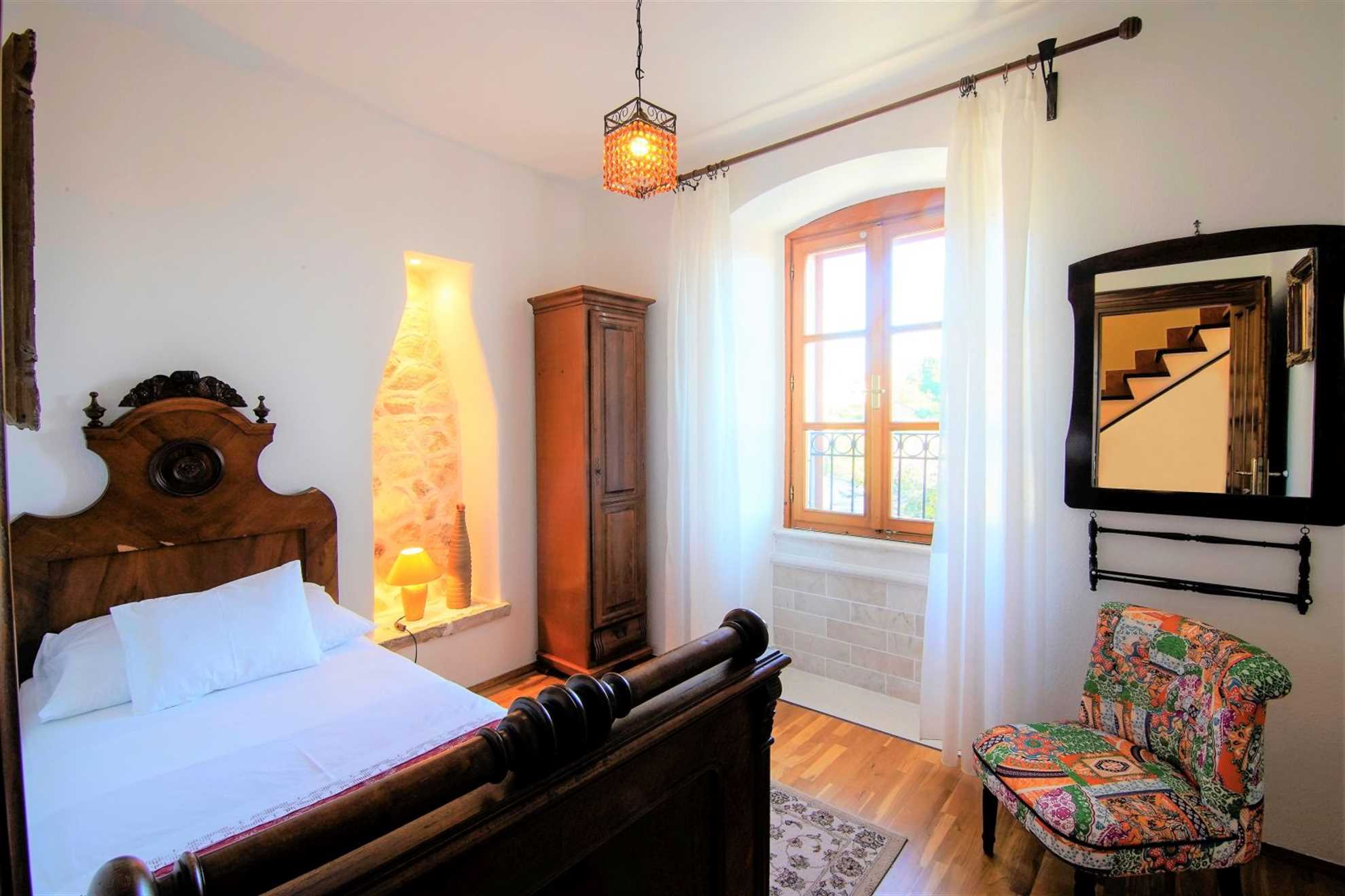 Traditional villa with swimming pool in Sumartin