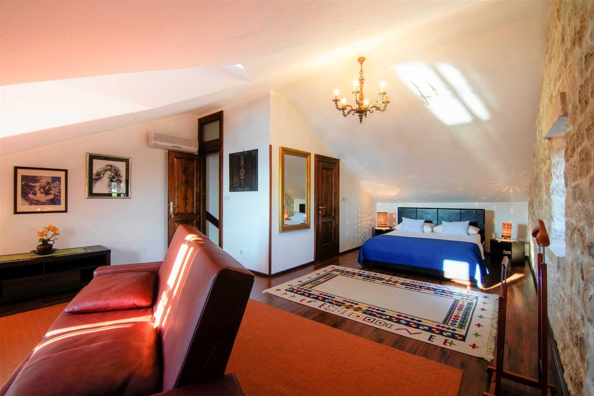 Traditional villa with swimming pool in Sumartin