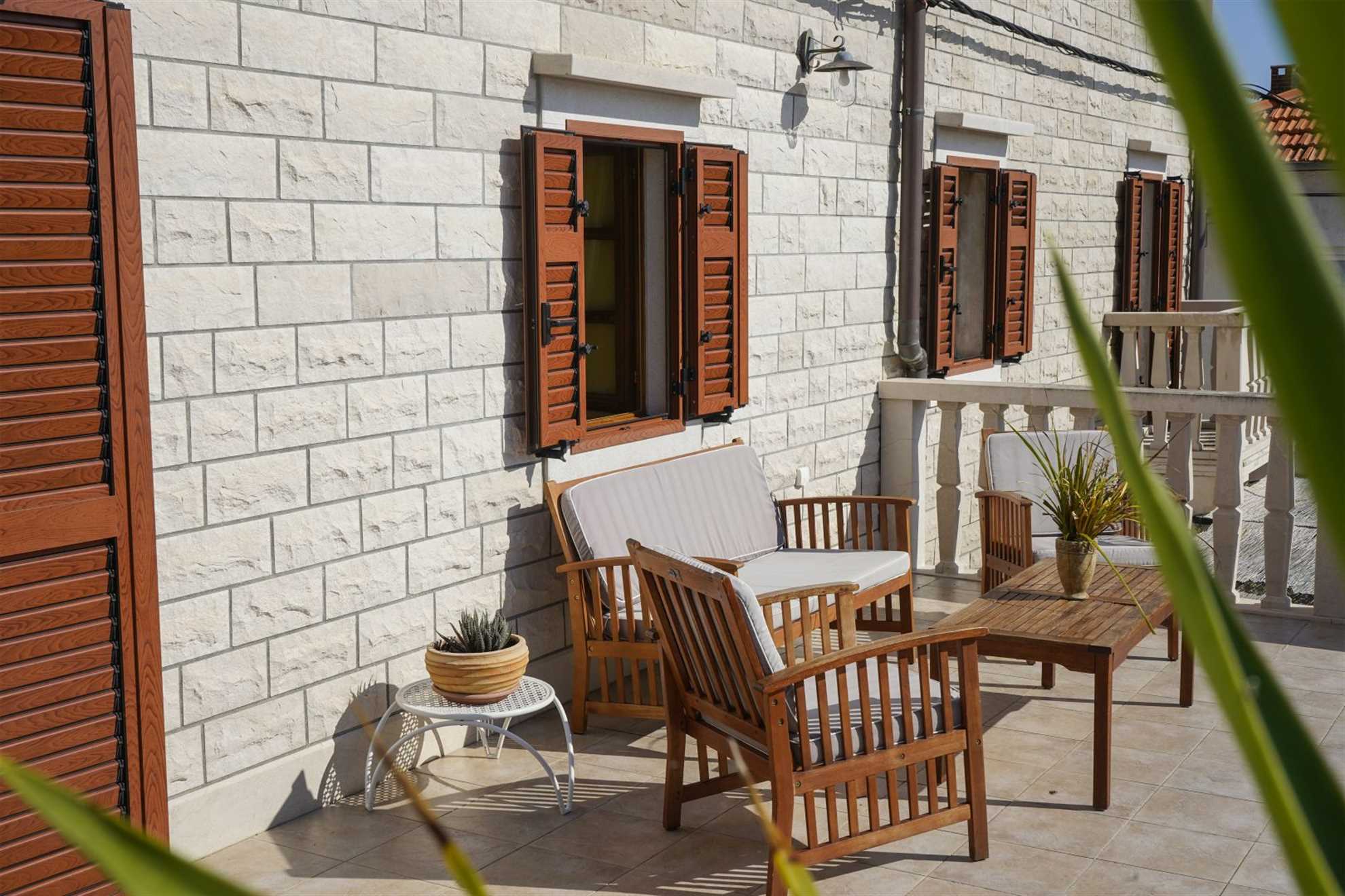 Traditional villa with swimming pool in Sumartin