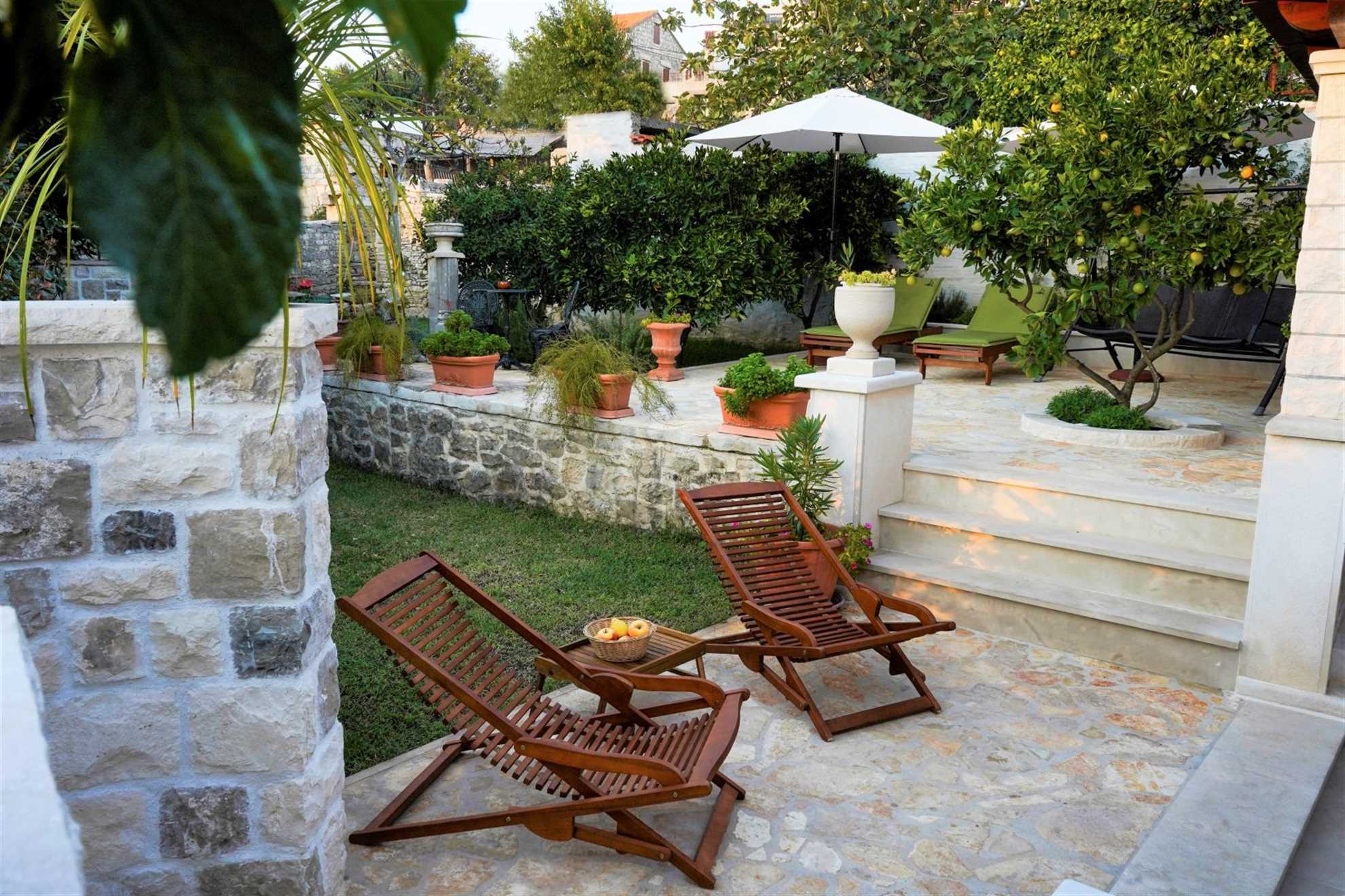 Traditional villa with swimming pool in Sumartin