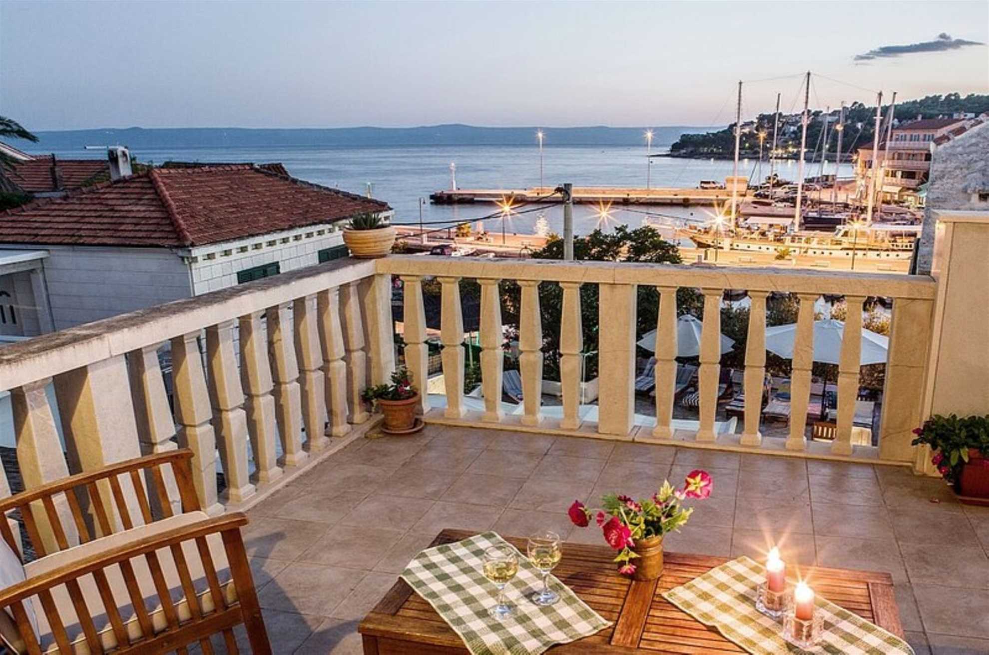 Traditional villa with swimming pool in Sumartin