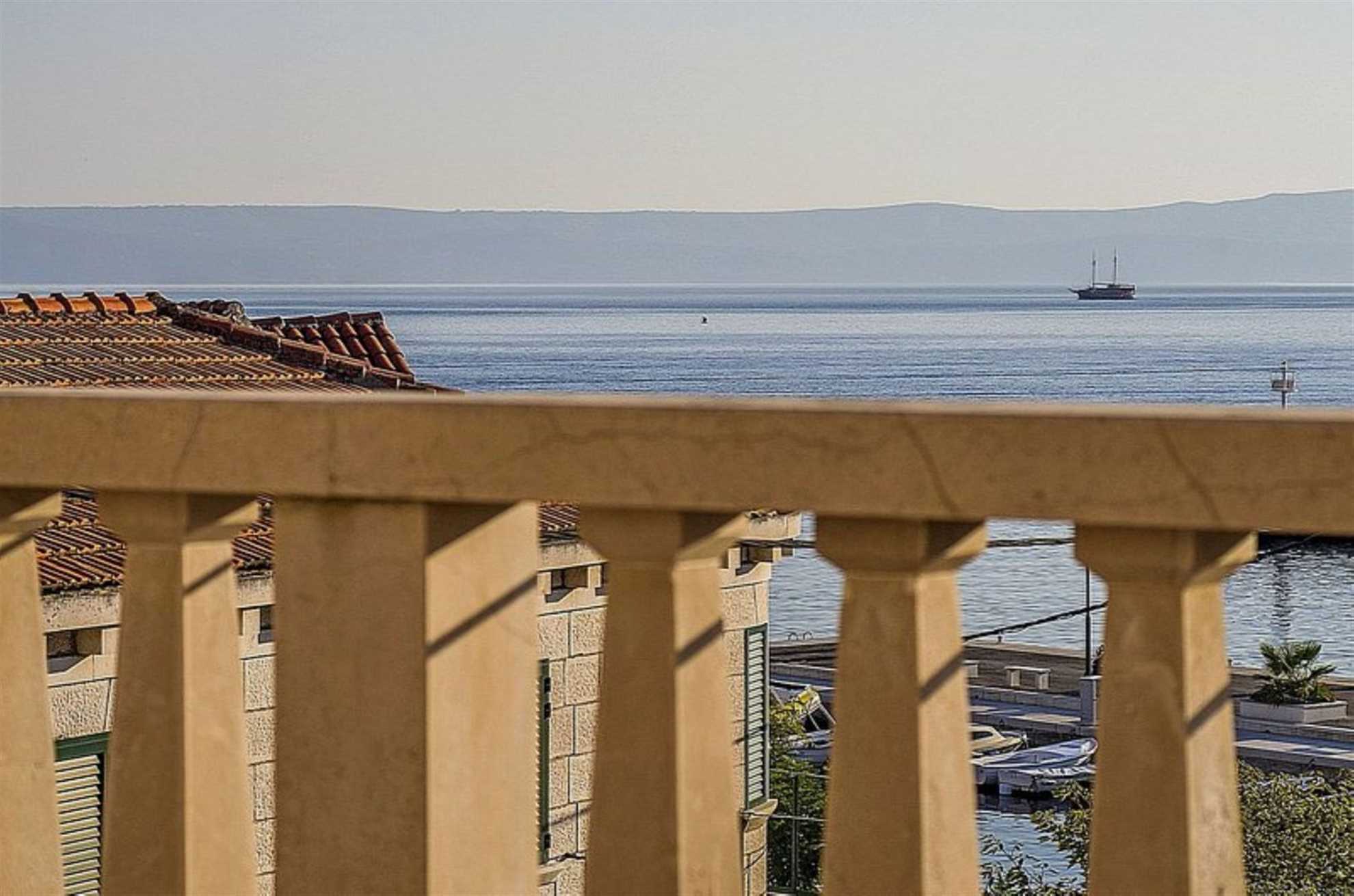 Traditional villa with swimming pool in Sumartin