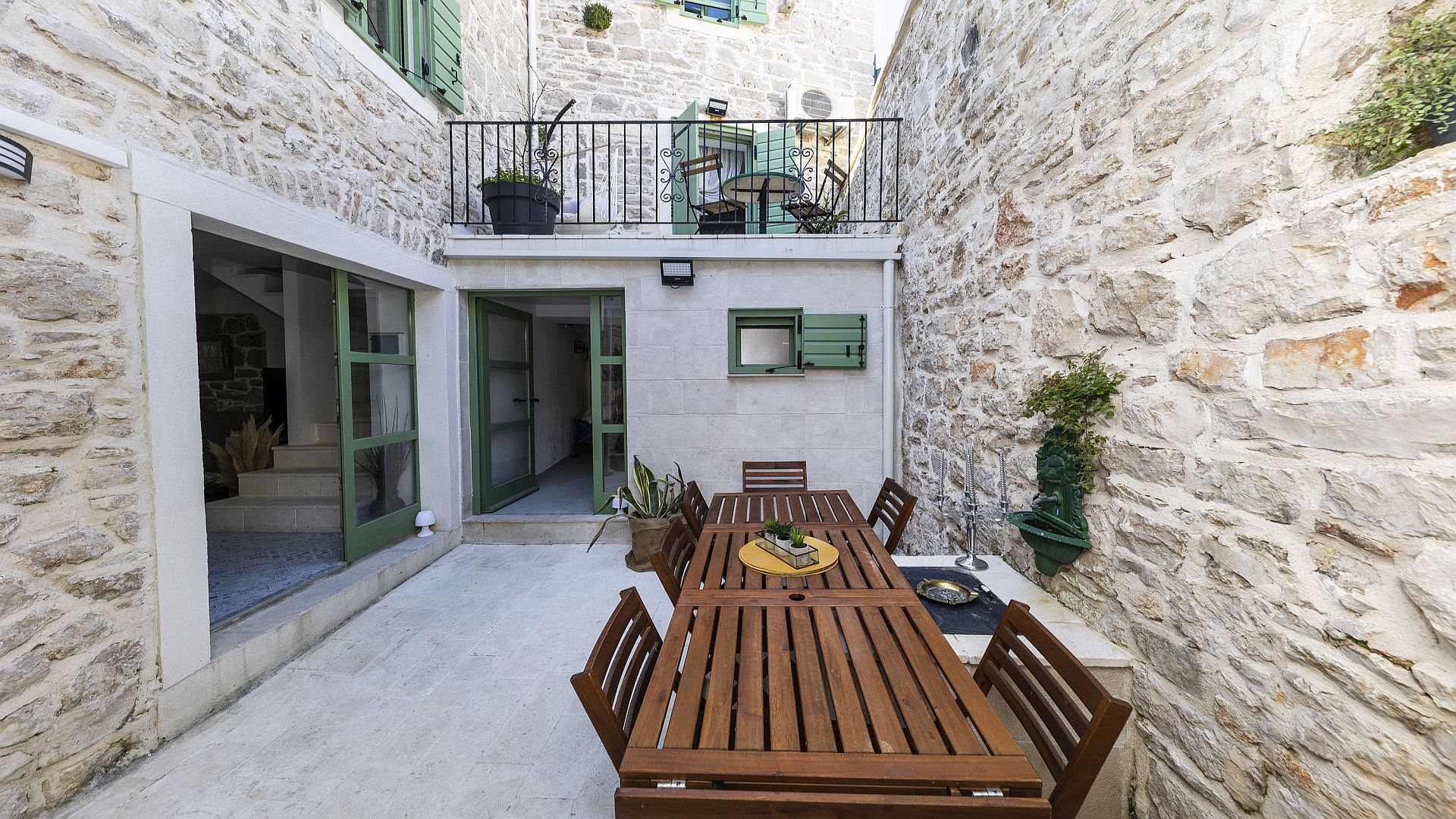 Charming stone villa in Betina