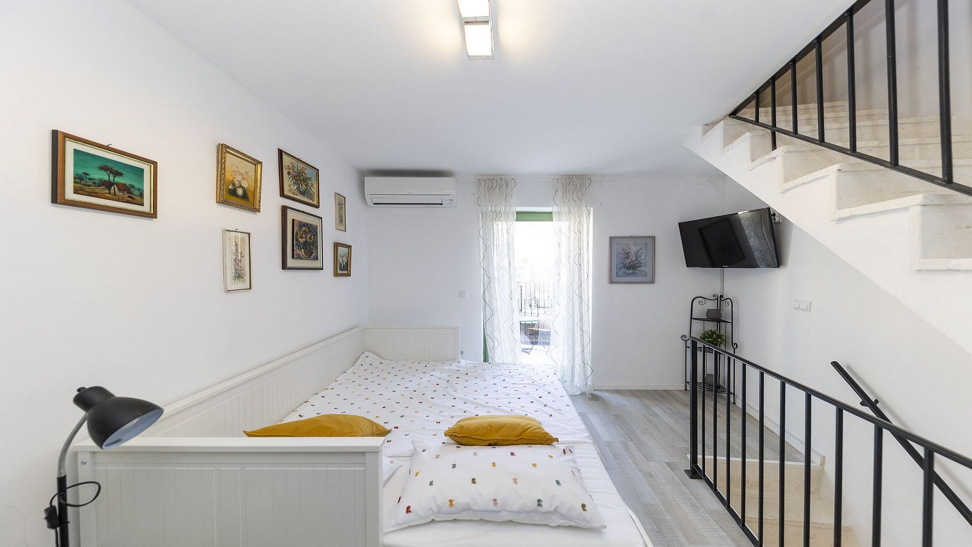 Charming stone villa in Betina