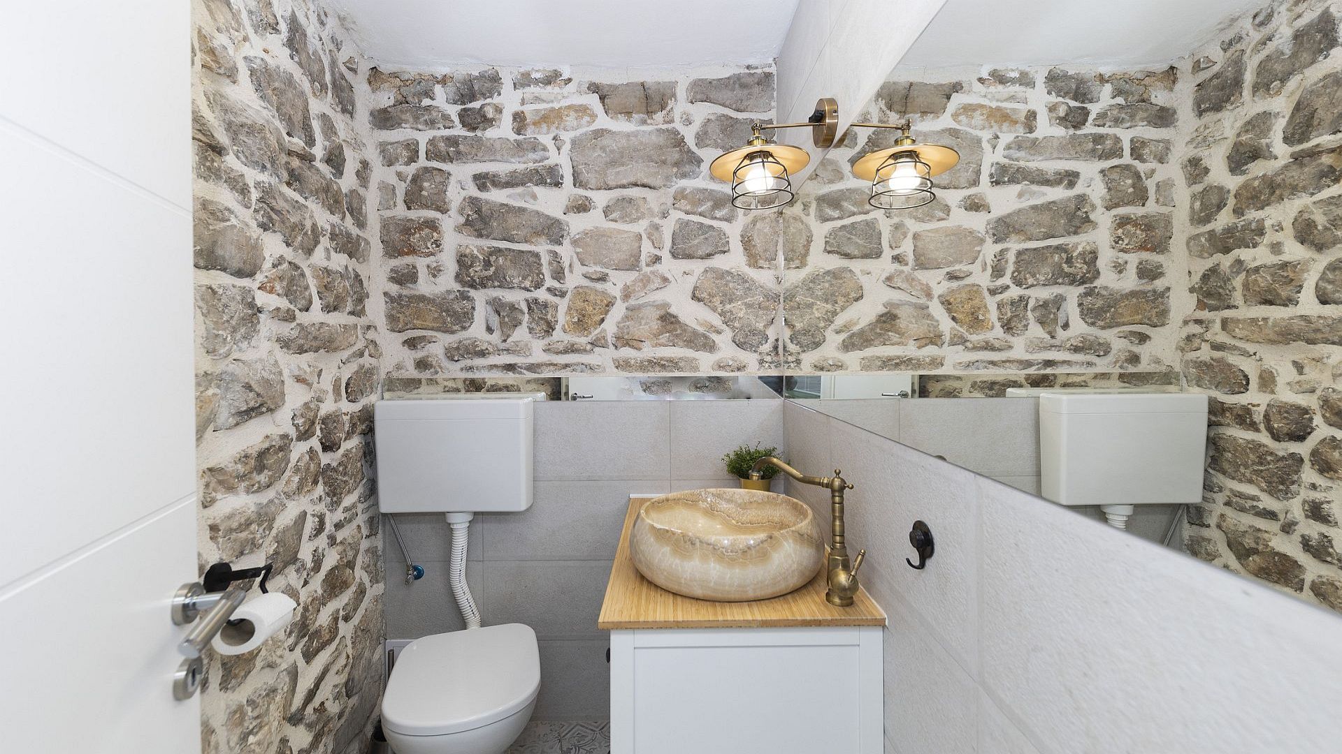 Charming stone villa in Betina