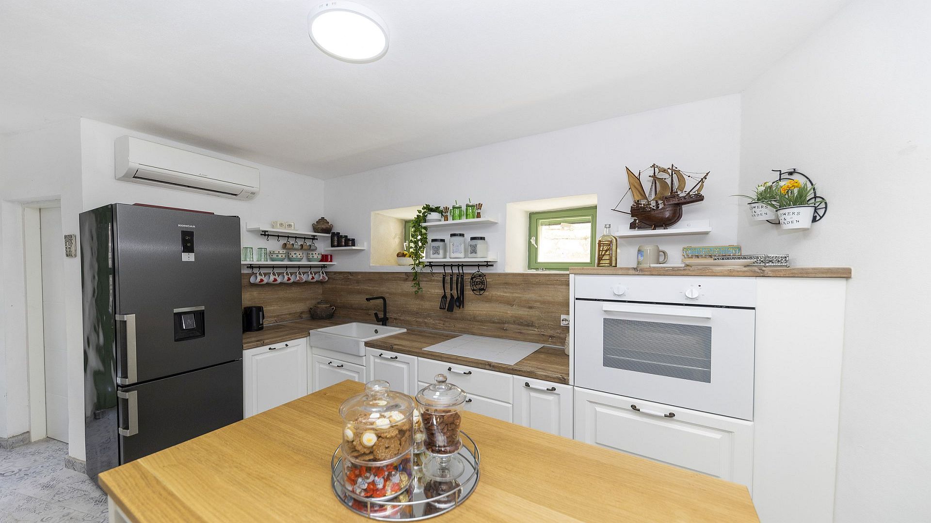 Charming stone villa in Betina