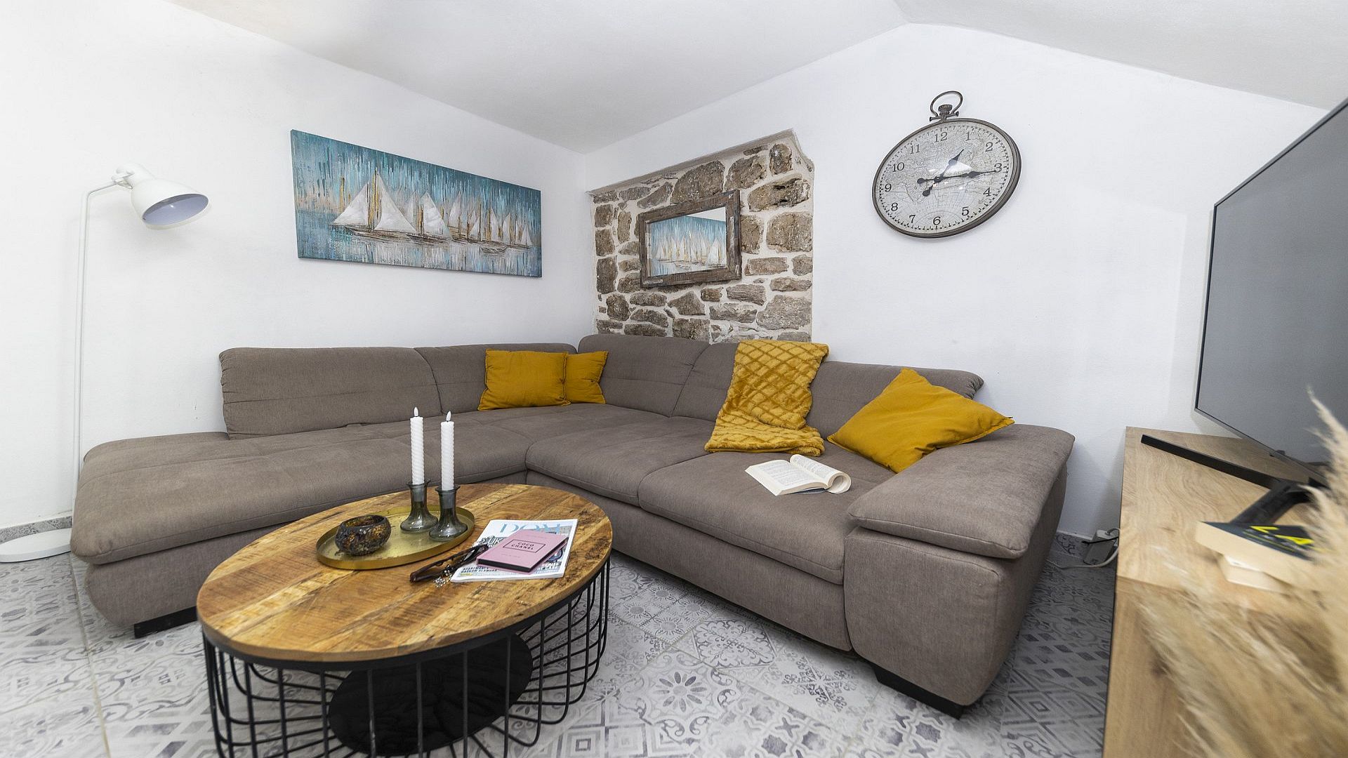 Charming stone villa in Betina