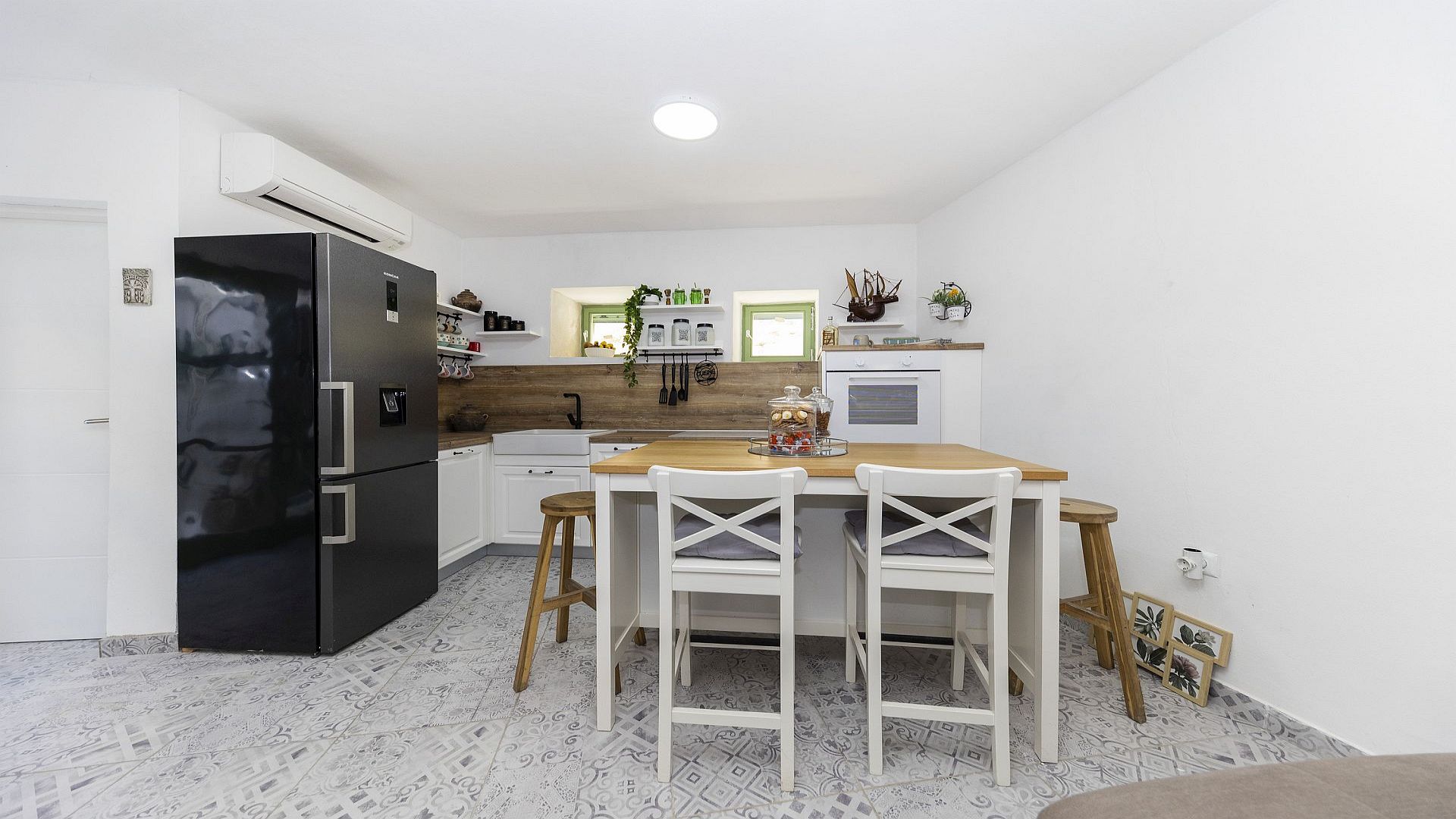 Charming stone villa in Betina